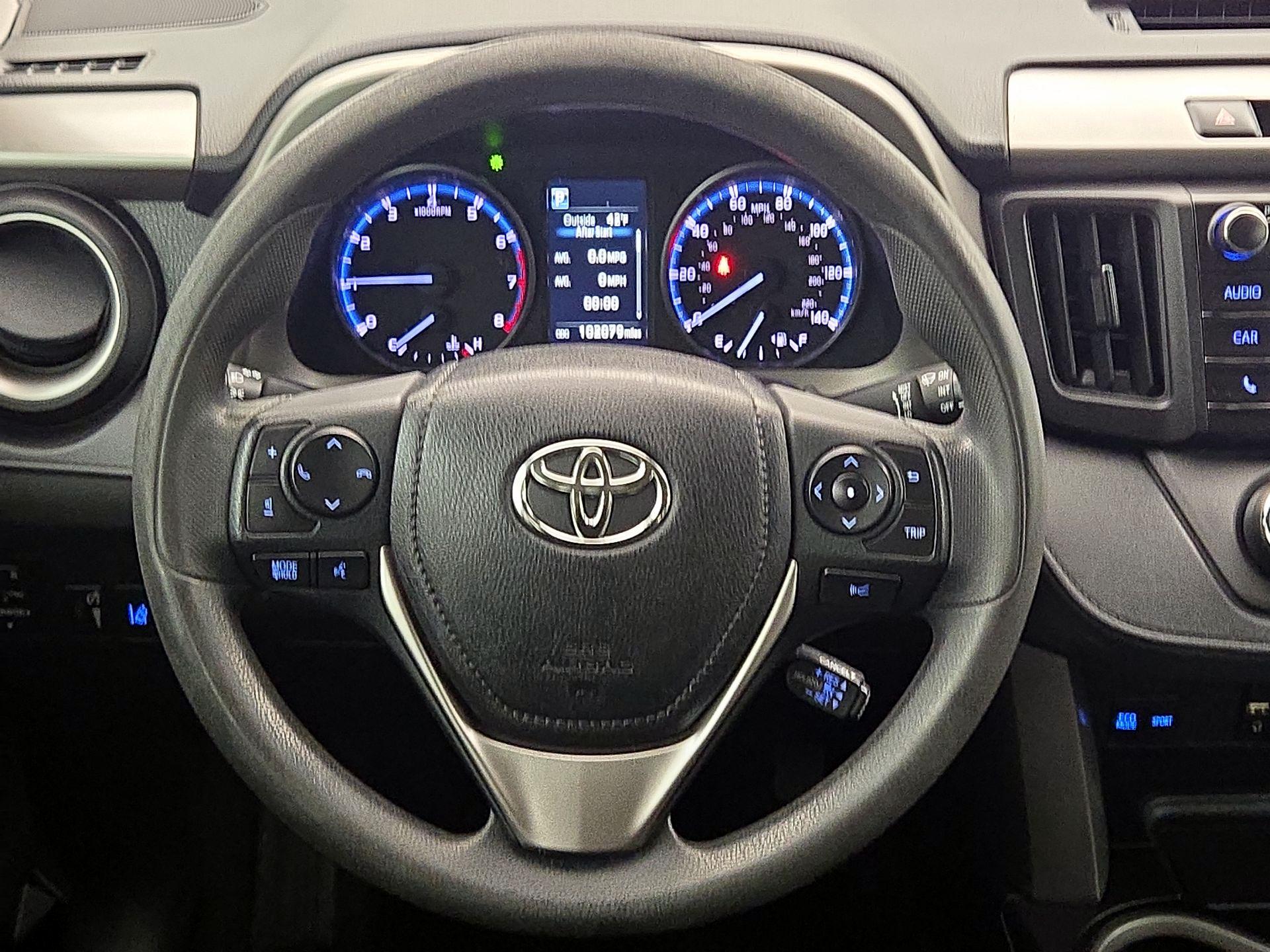 Thumbnail: 2018 Toyota RAV4 - 10