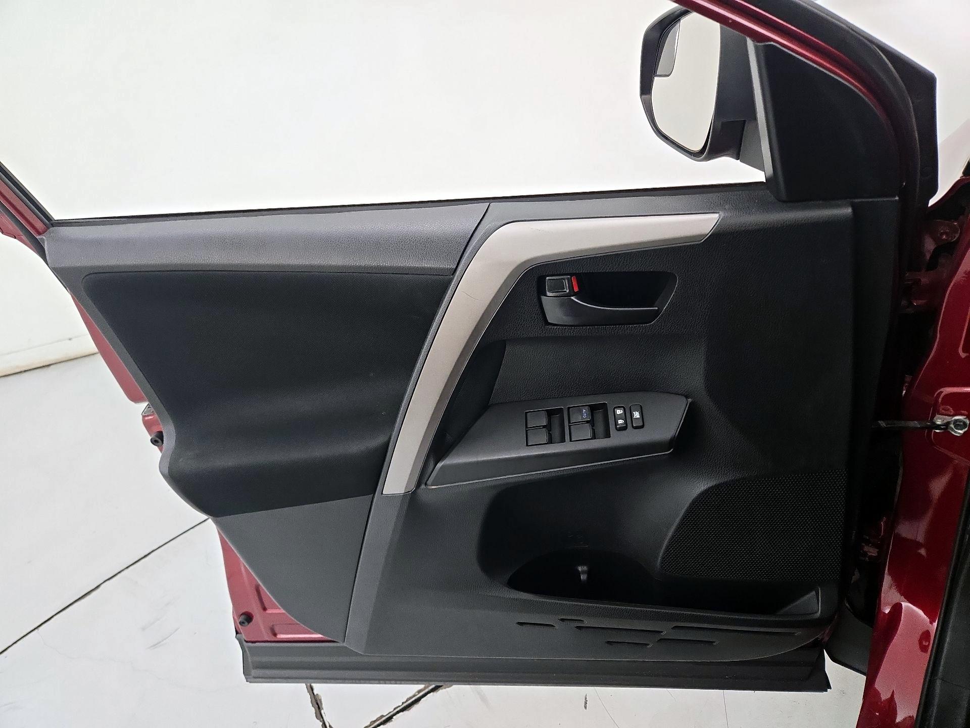 Thumbnail: 2018 Toyota RAV4 - 12