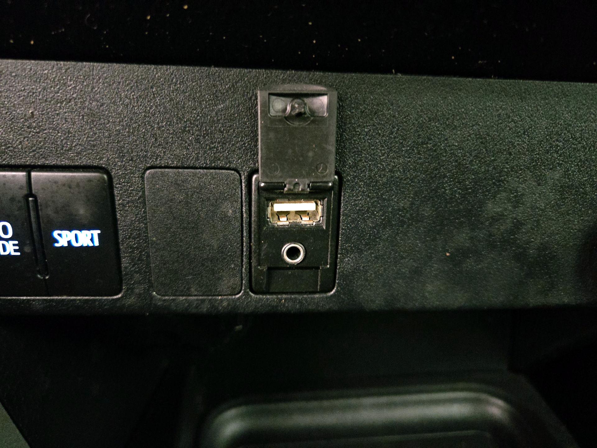 Thumbnail: 2018 Toyota RAV4 - 18