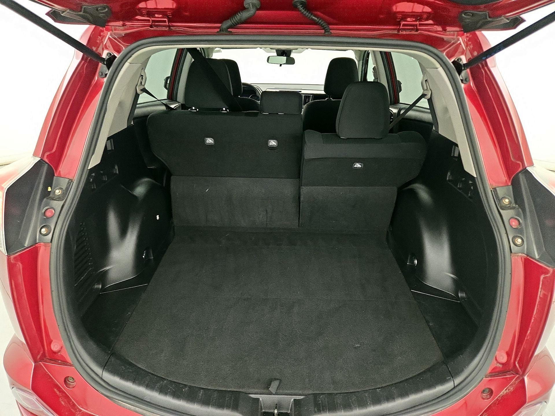 Thumbnail: 2018 Toyota RAV4 - 20