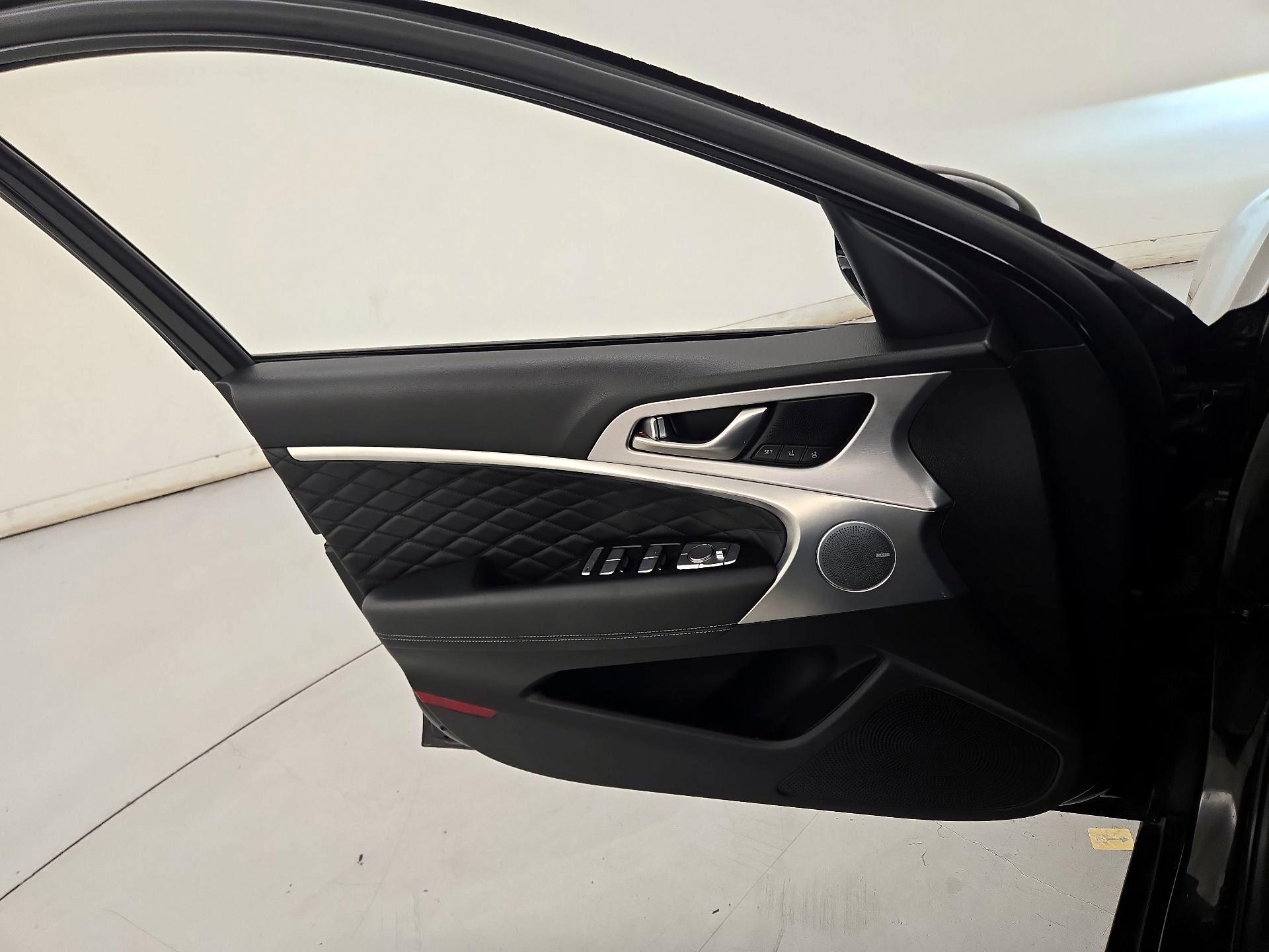 Thumbnail: 2019 Genesis G70 - 12