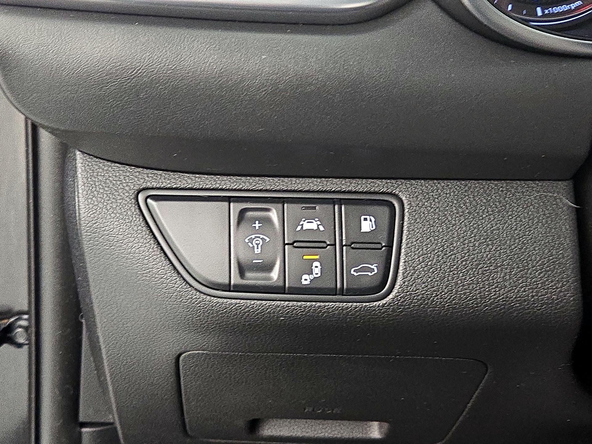 Thumbnail: 2019 Genesis G70 - 13