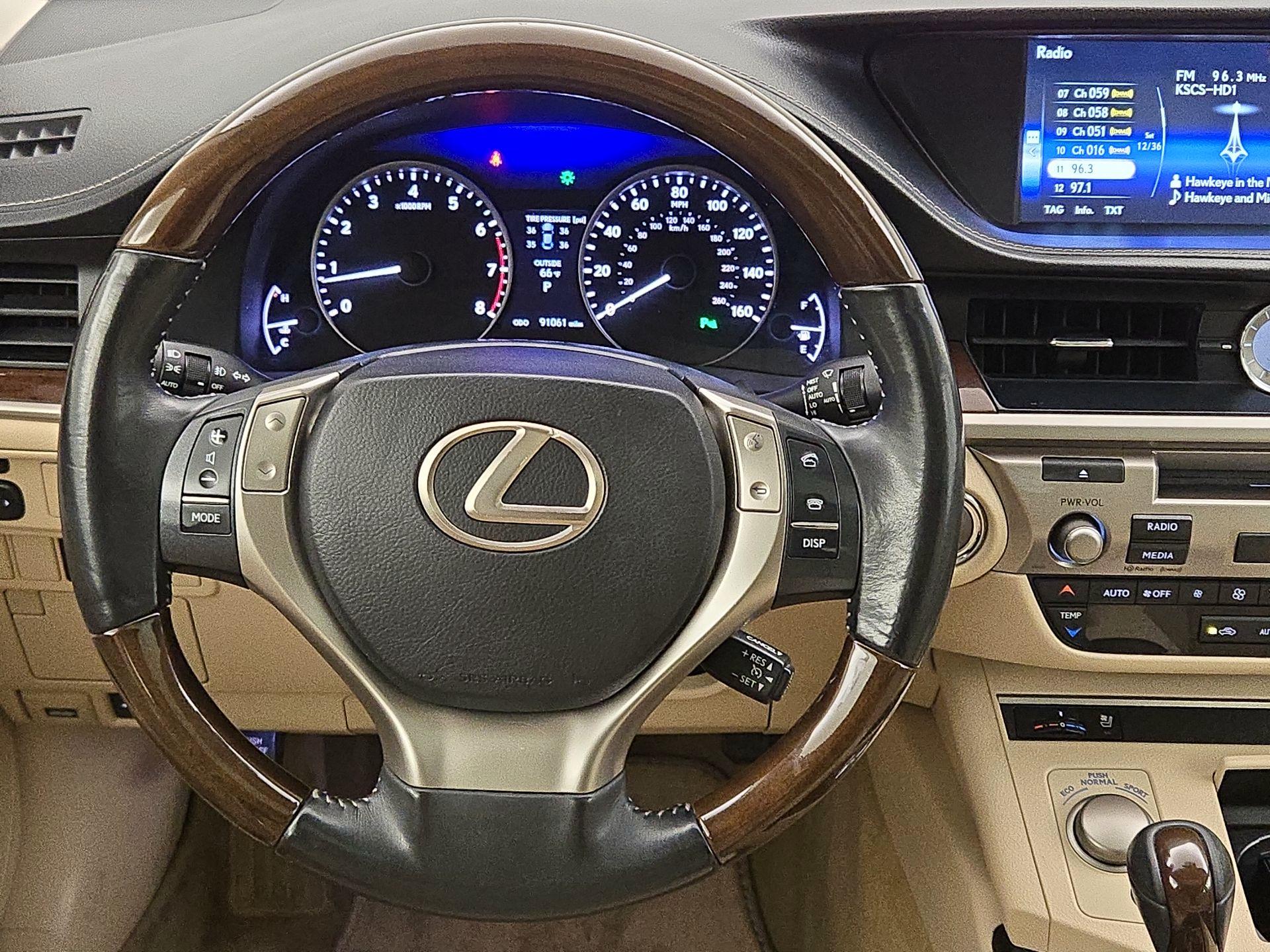Thumbnail: 2015 Lexus ES - 10