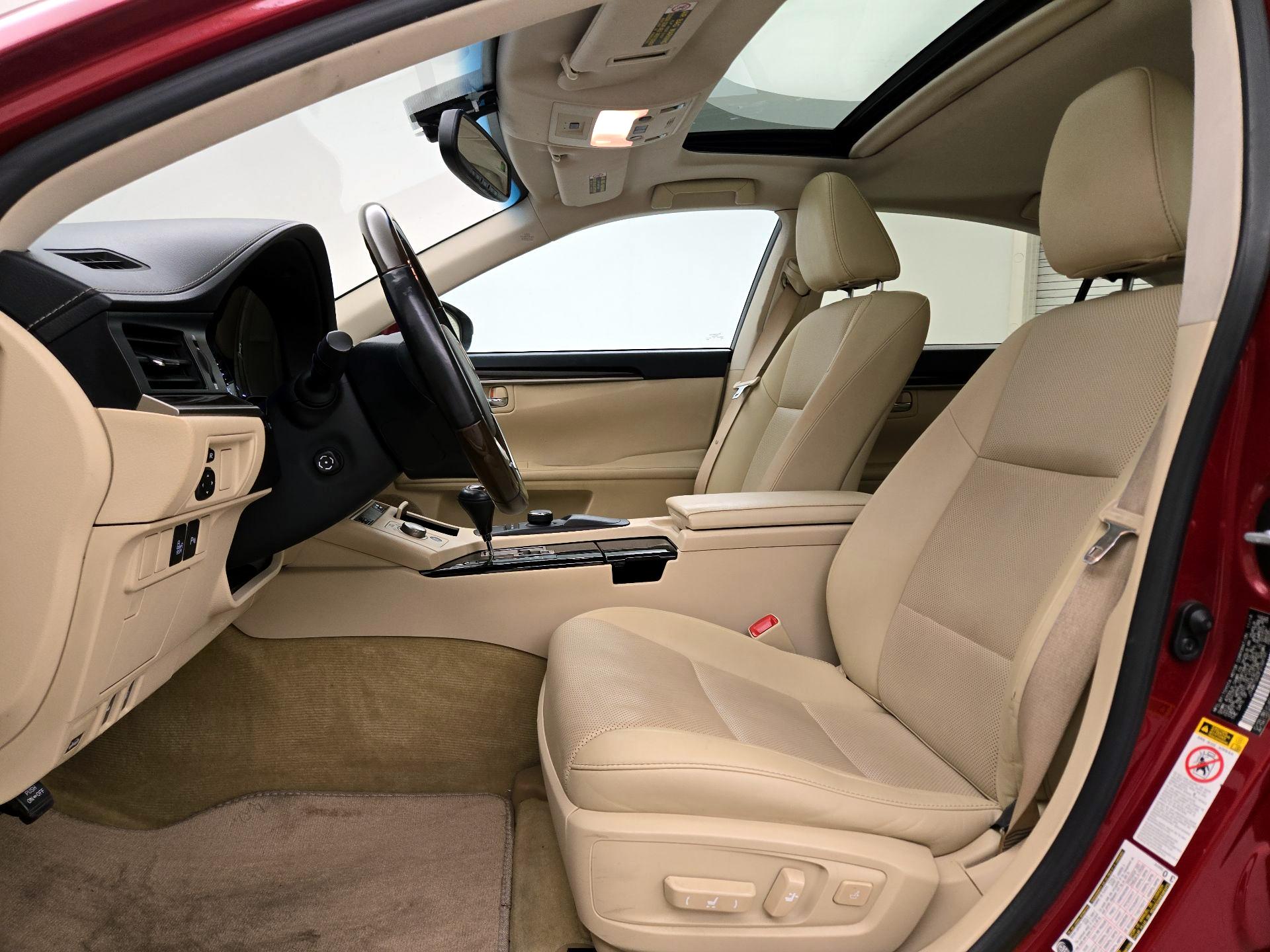 Thumbnail: 2015 Lexus ES - 11