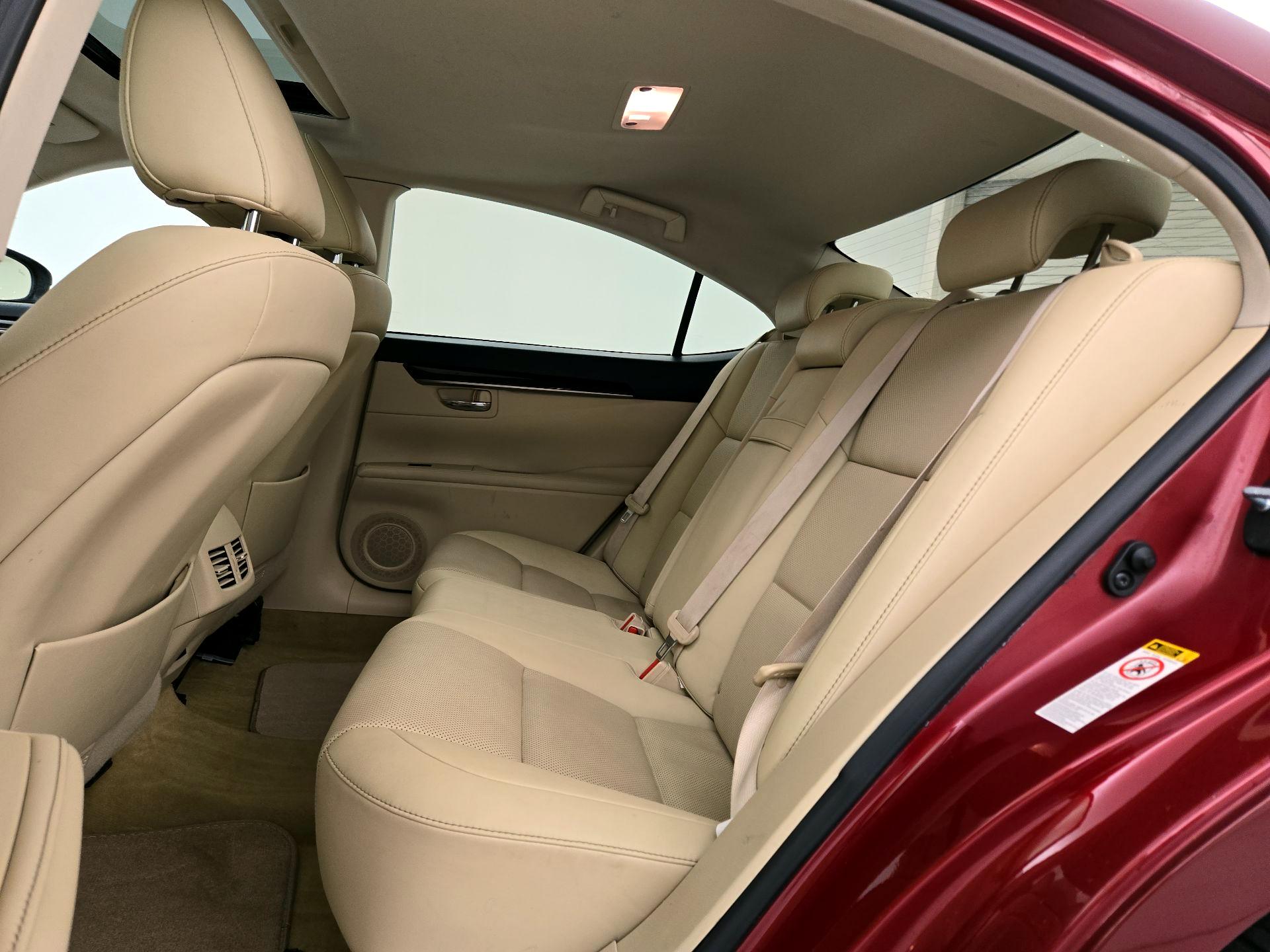 Thumbnail: 2015 Lexus ES - 20