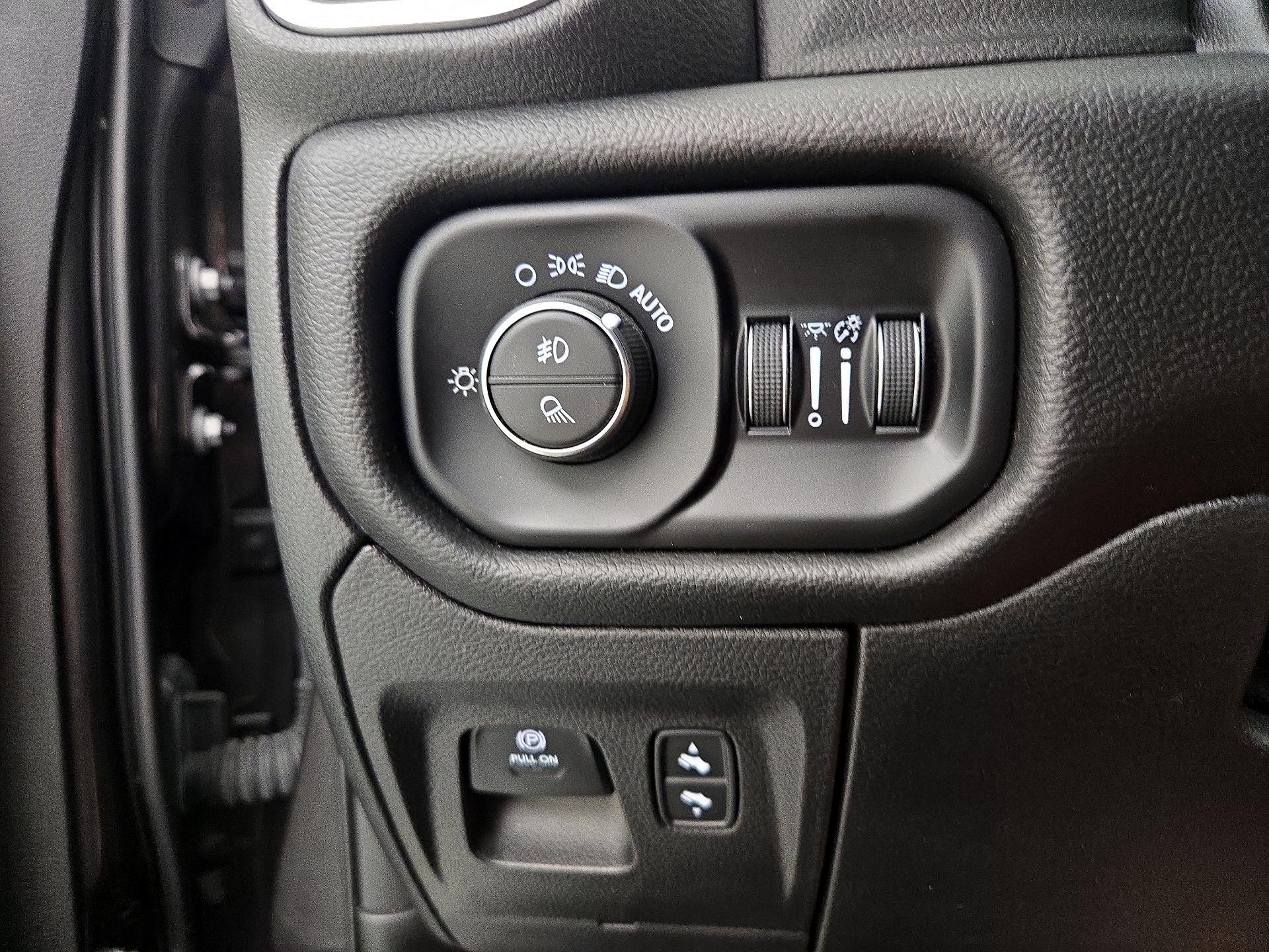 Thumbnail: 2025 RAM 1500 - 13