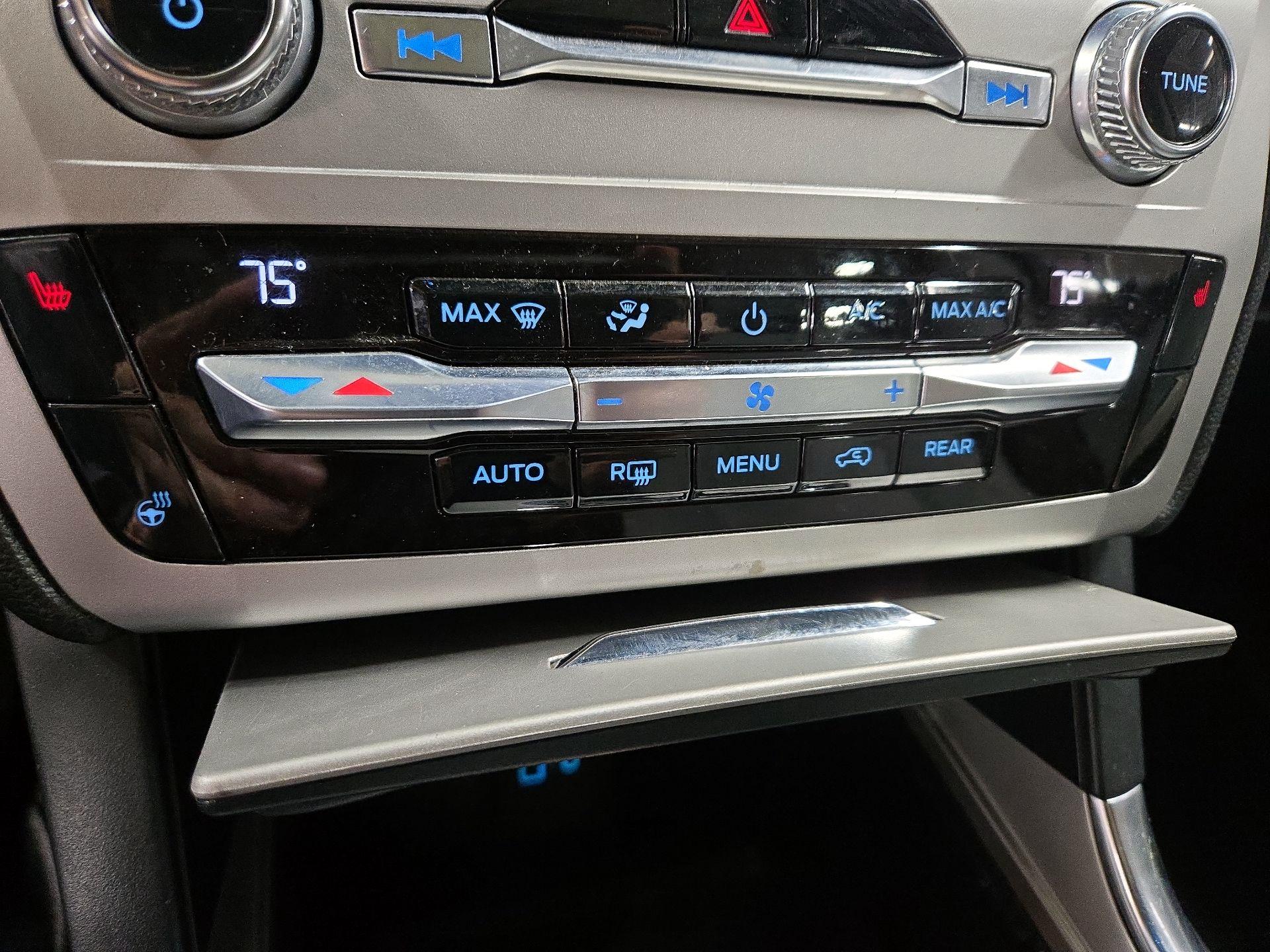 Thumbnail: 2021 Ford Explorer - 16