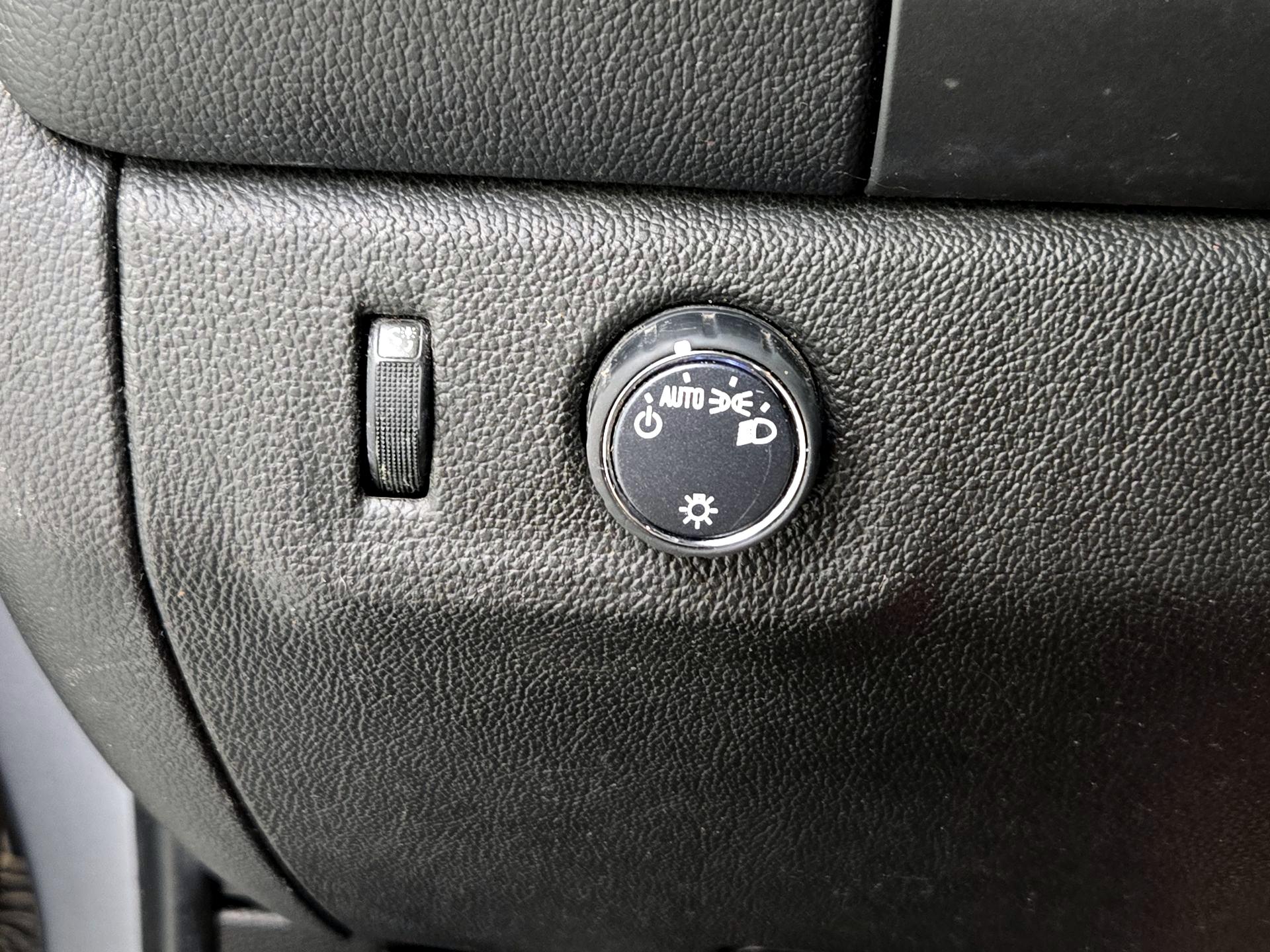 Thumbnail: 2022 Chevrolet Colorado - 13