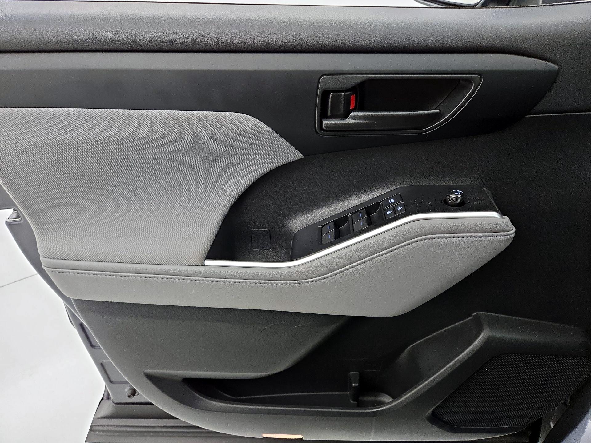 Thumbnail: 2020 Toyota Highlander - 12