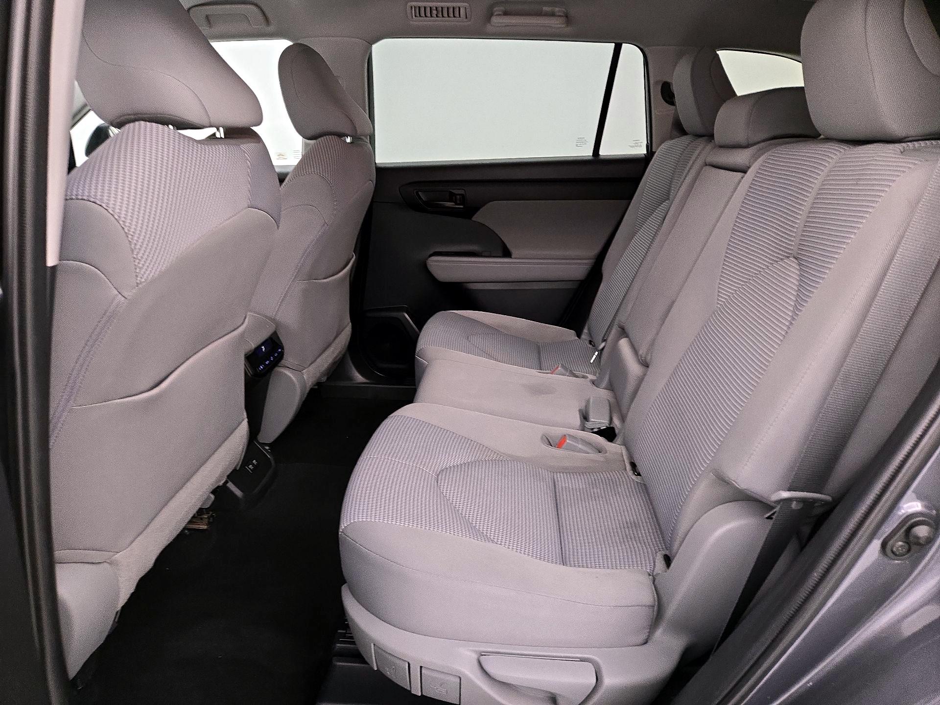 Thumbnail: 2020 Toyota Highlander - 18