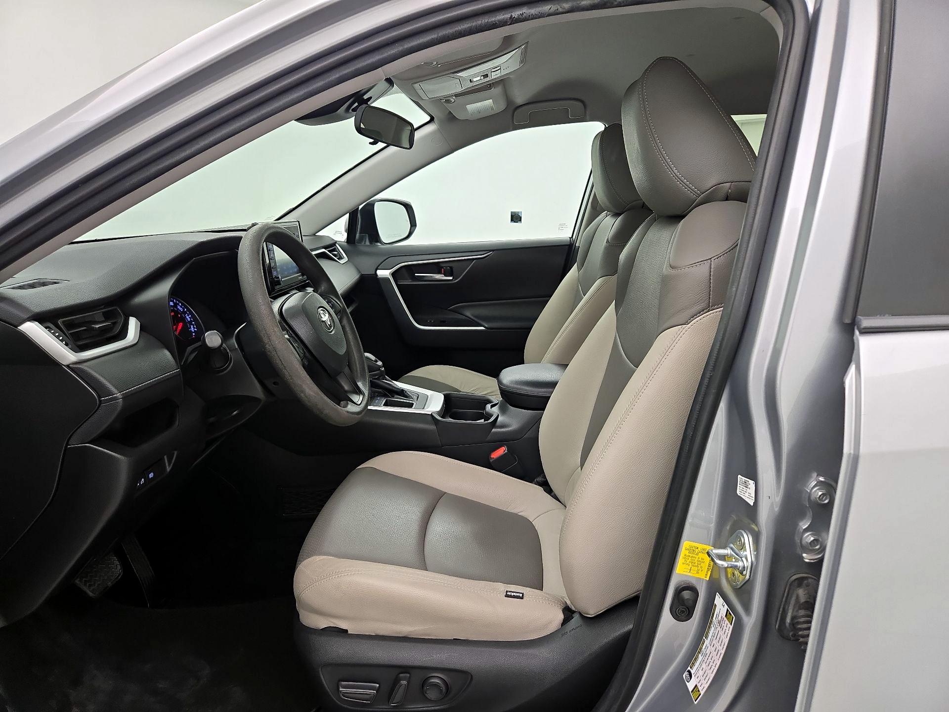 Thumbnail: 2020 Toyota RAV4 - 11