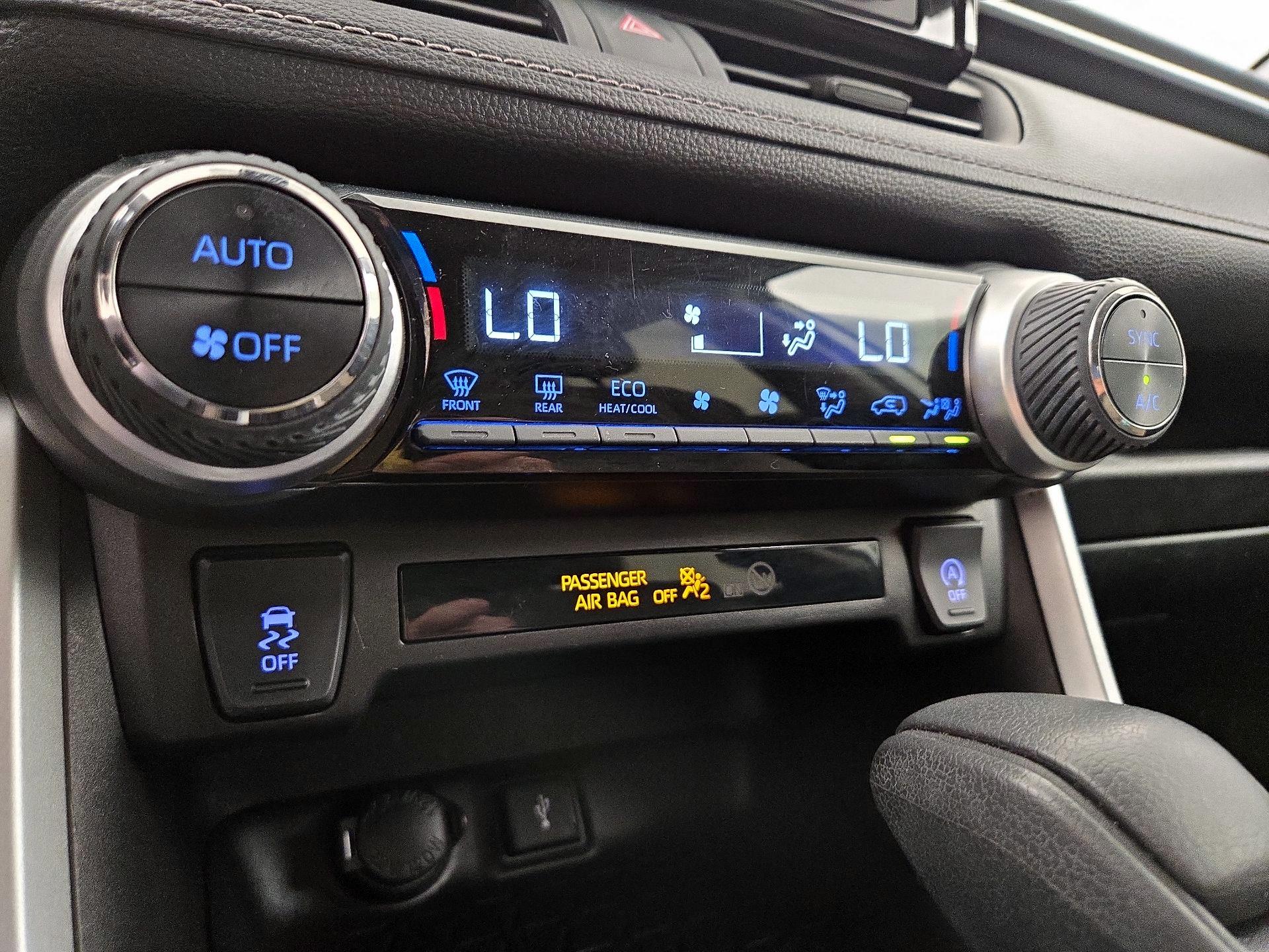 Thumbnail: 2020 Toyota RAV4 - 16