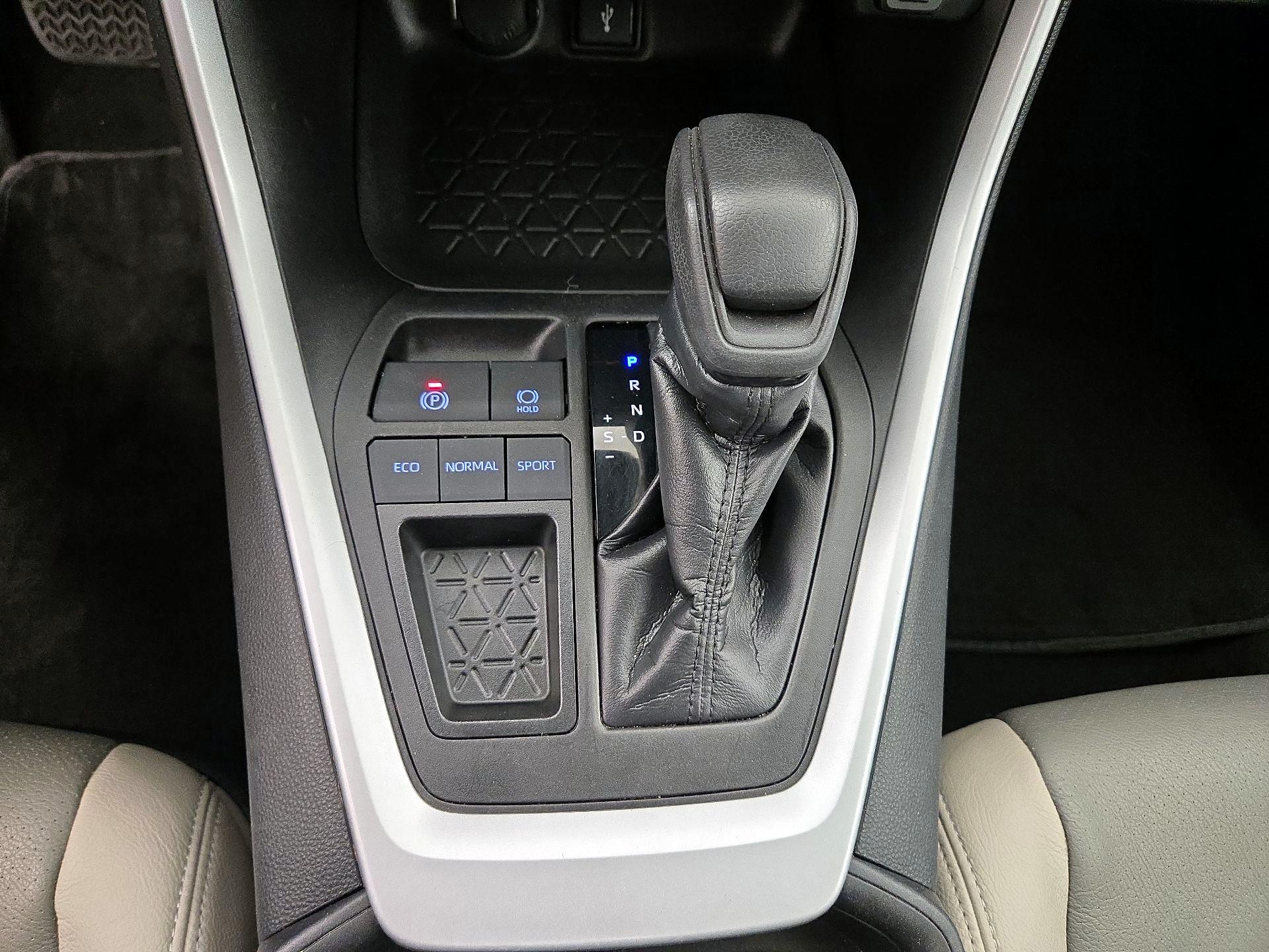 Thumbnail: 2020 Toyota RAV4 - 17