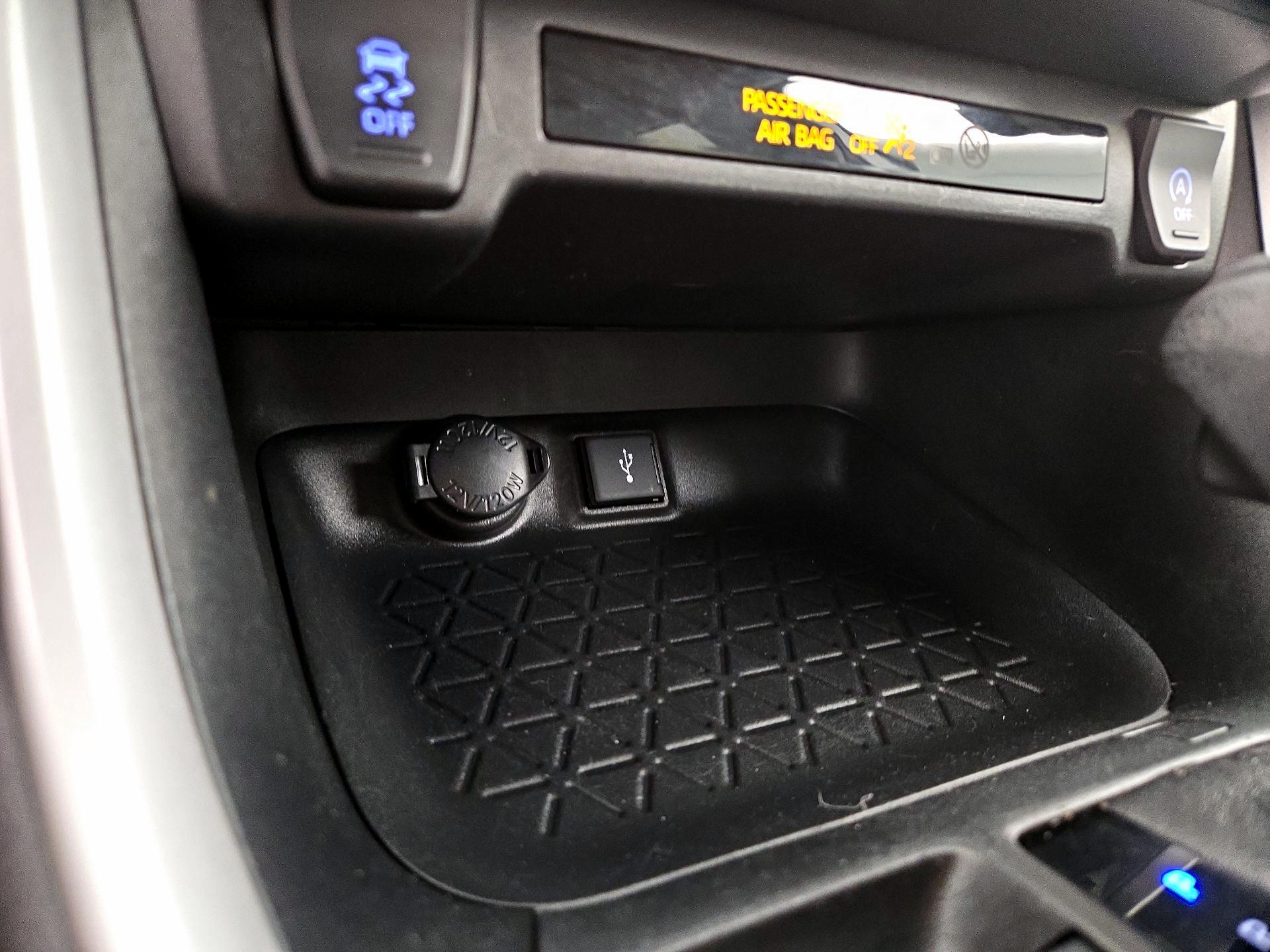 Thumbnail: 2020 Toyota RAV4 - 18