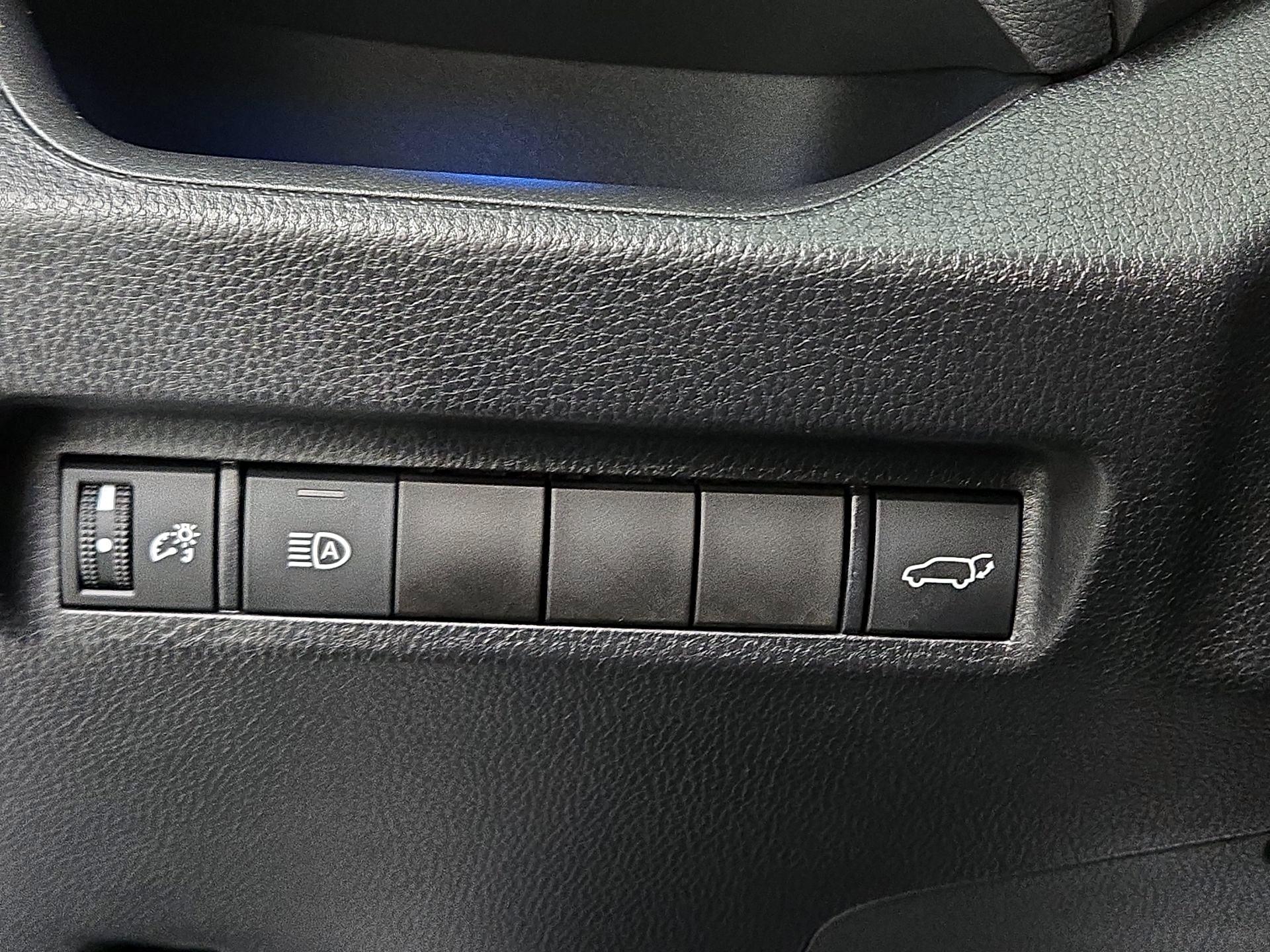 Thumbnail: 2021 Toyota RAV4 - 13