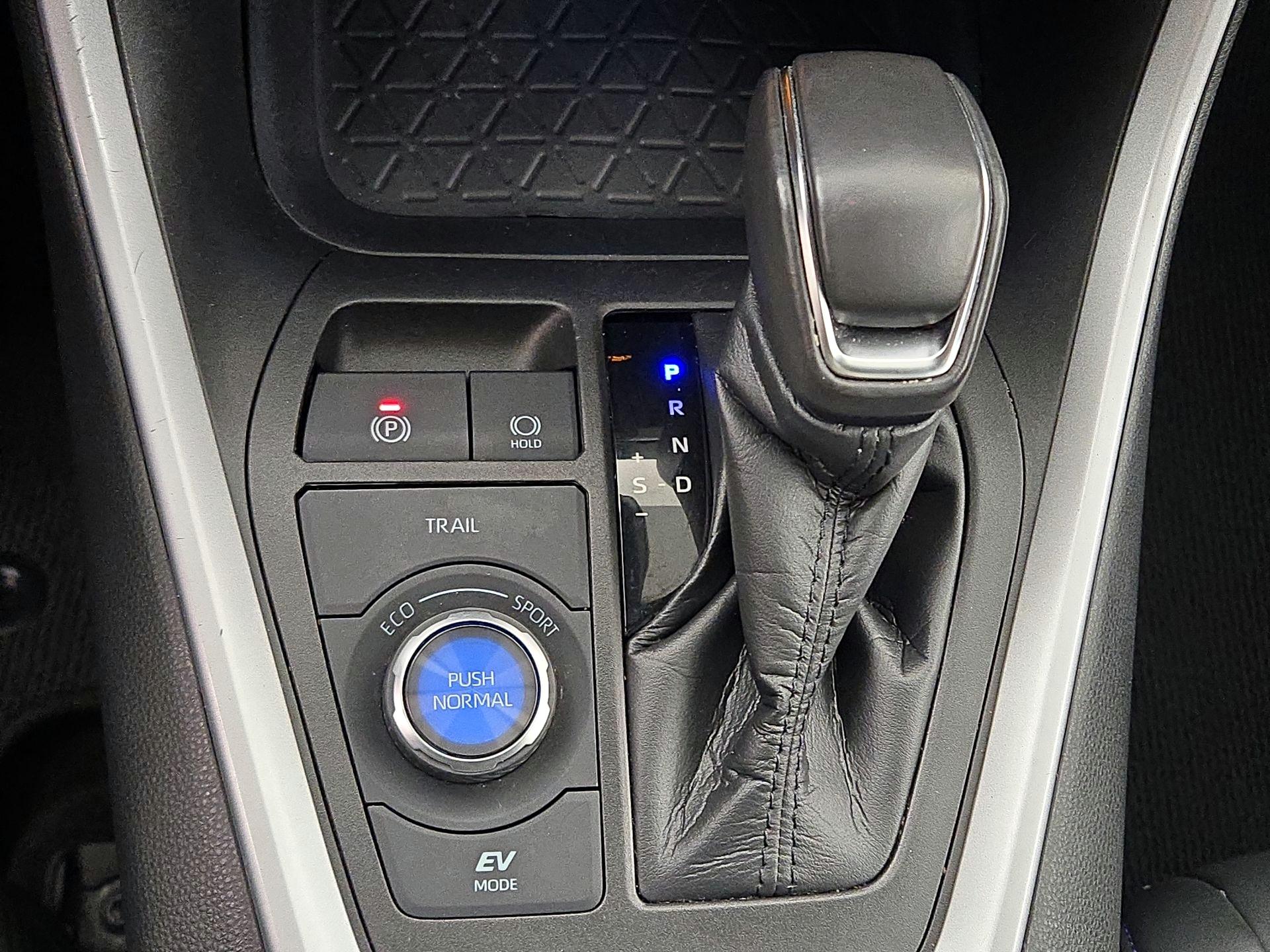 Thumbnail: 2021 Toyota RAV4 - 17