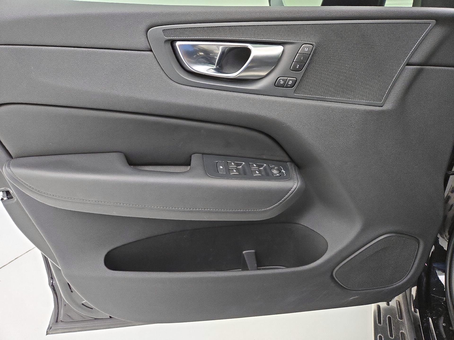 Thumbnail: 2024 Volvo XC60 - 12