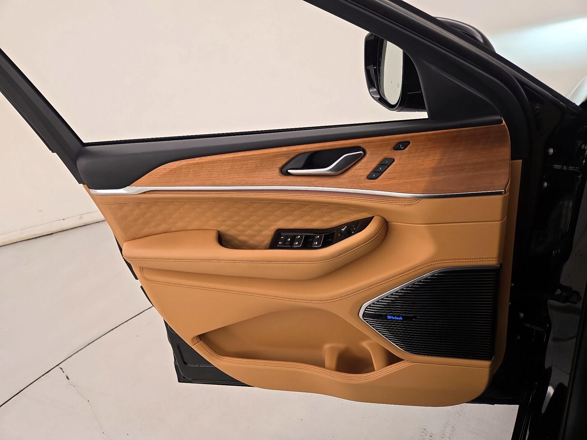 Thumbnail: 2023 Jeep Grand Cherokee - 12