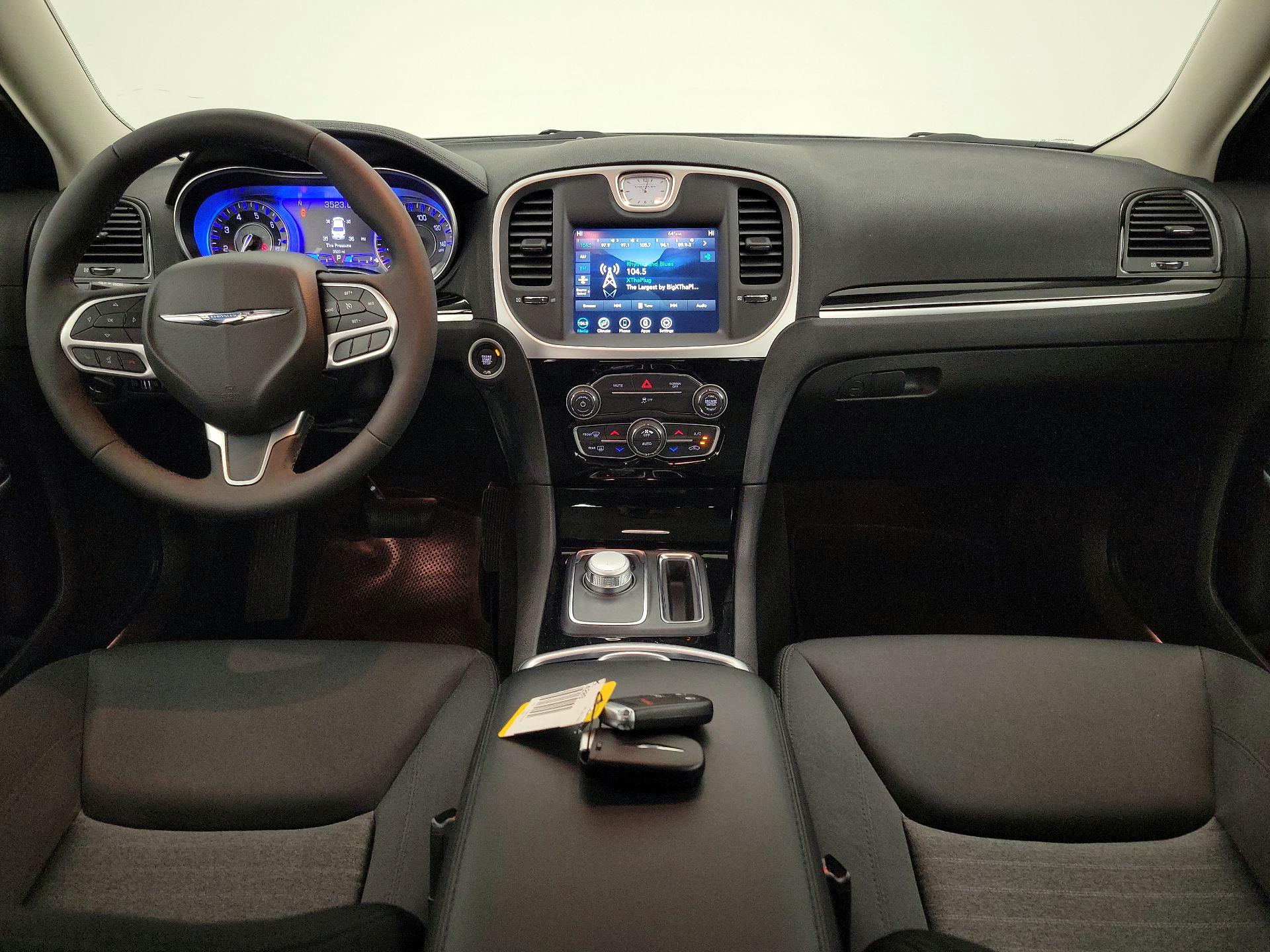 Thumbnail: 2023 Chrysler 300 - 9