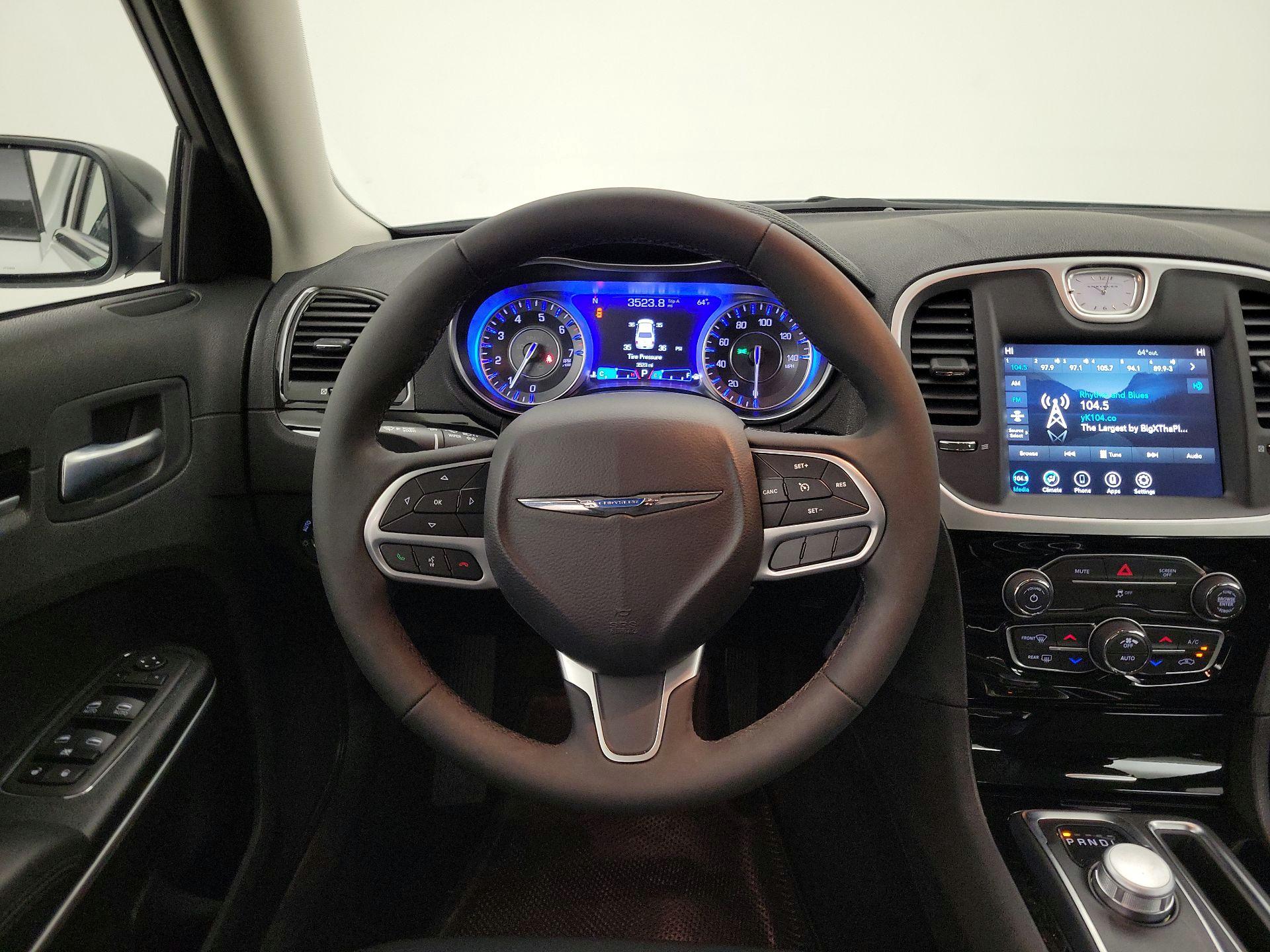 Thumbnail: 2023 Chrysler 300 - 10