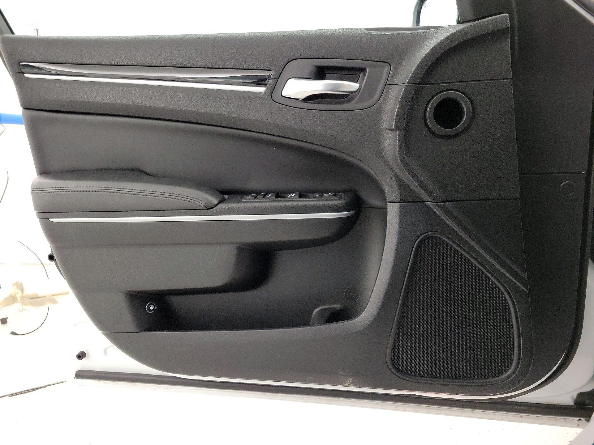 Thumbnail: 2023 Chrysler 300 - 12