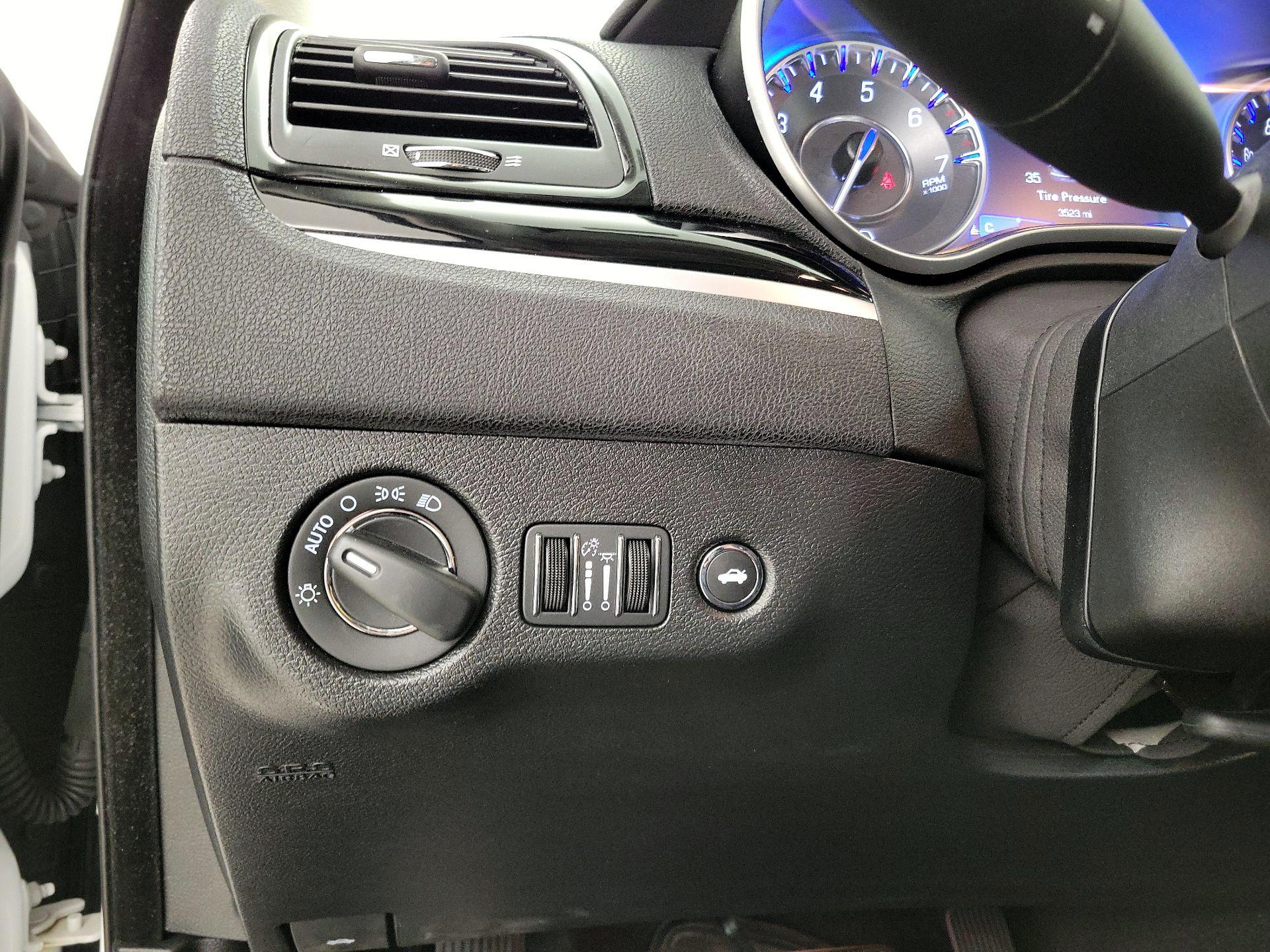 Thumbnail: 2023 Chrysler 300 - 13