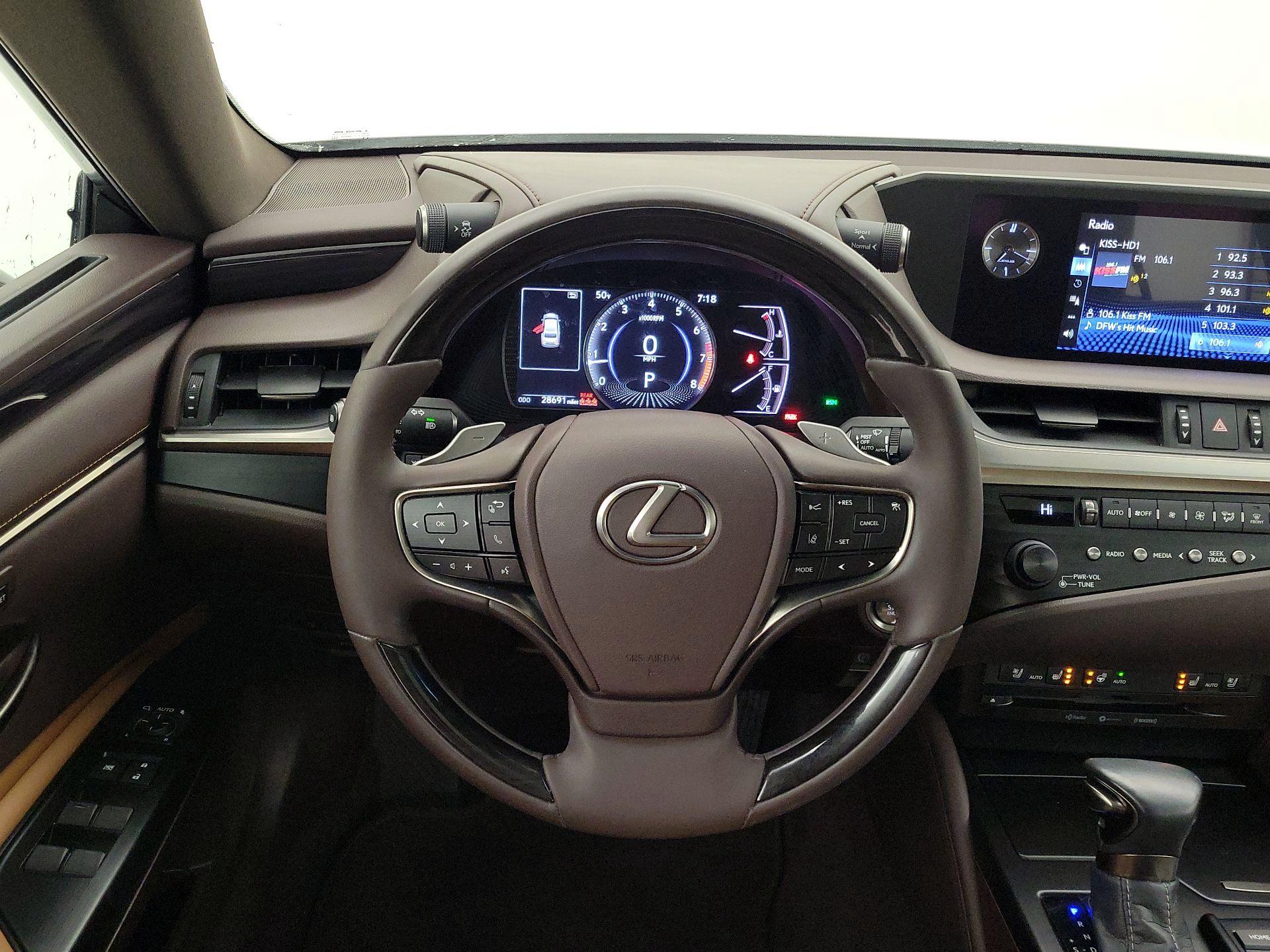 Thumbnail: 2020 Lexus ES - 10