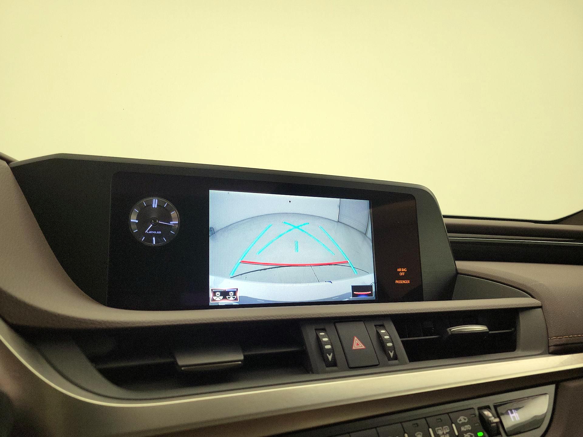 Thumbnail: 2020 Lexus ES - 14