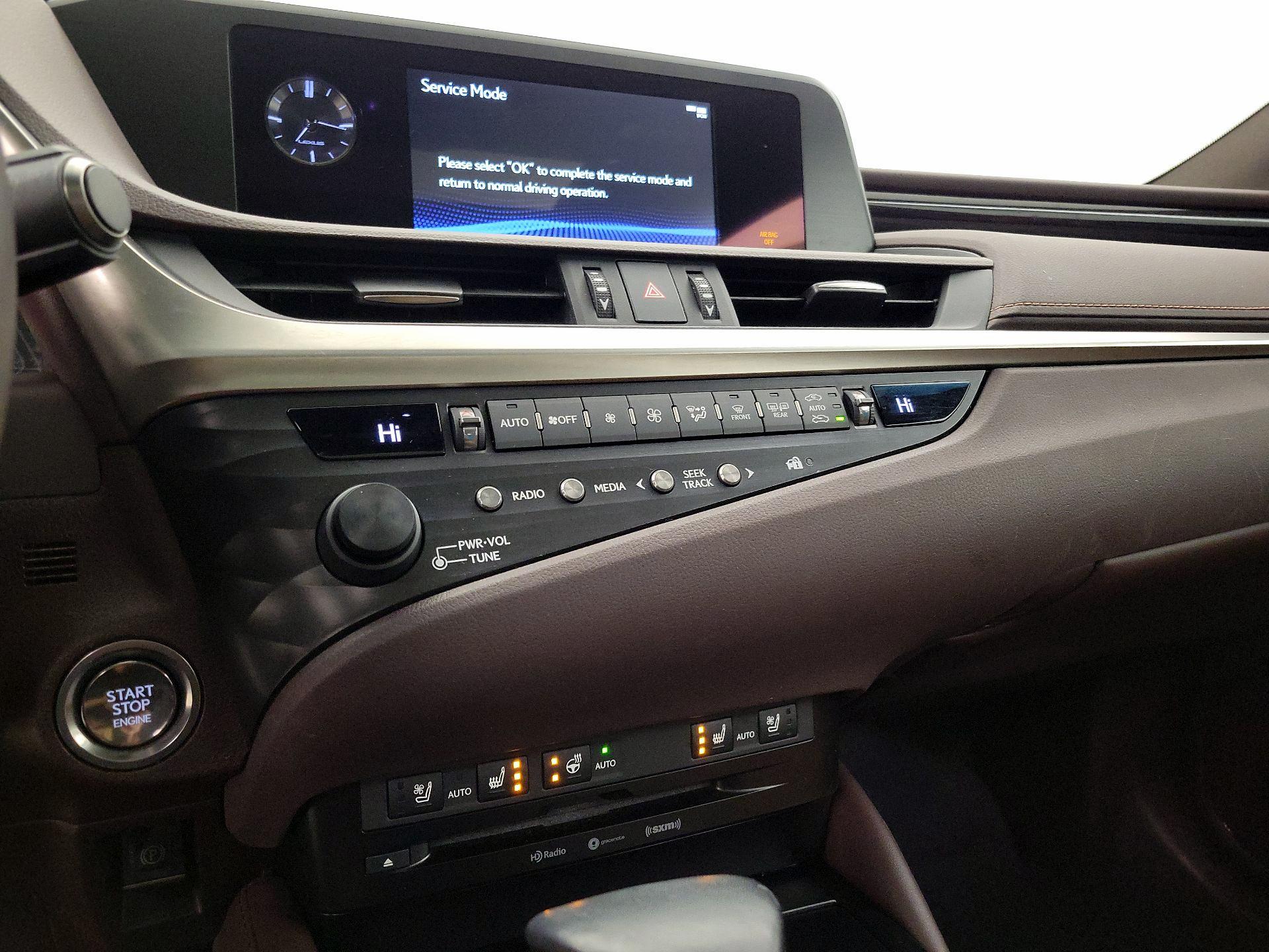 Thumbnail: 2020 Lexus ES - 16