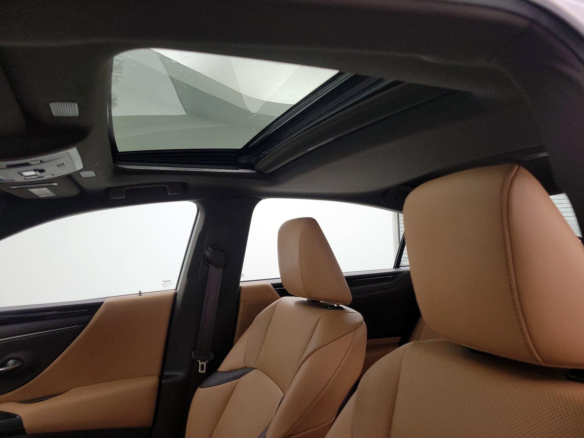 Thumbnail: 2020 Lexus ES - 18