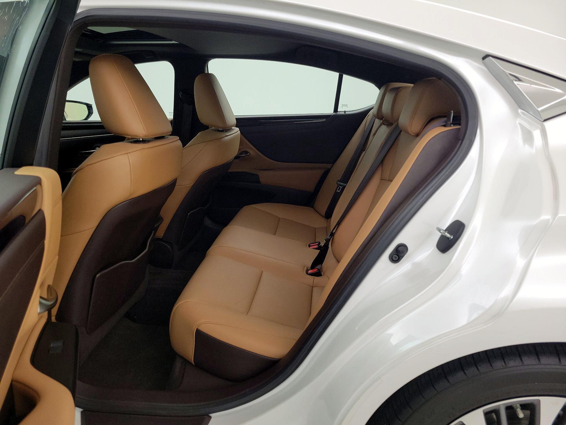 Thumbnail: 2020 Lexus ES - 19