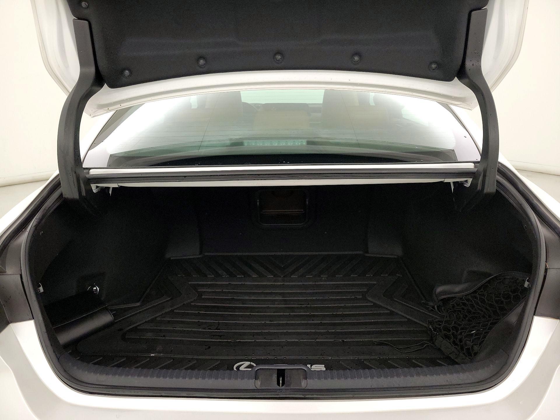 Thumbnail: 2020 Lexus ES - 20