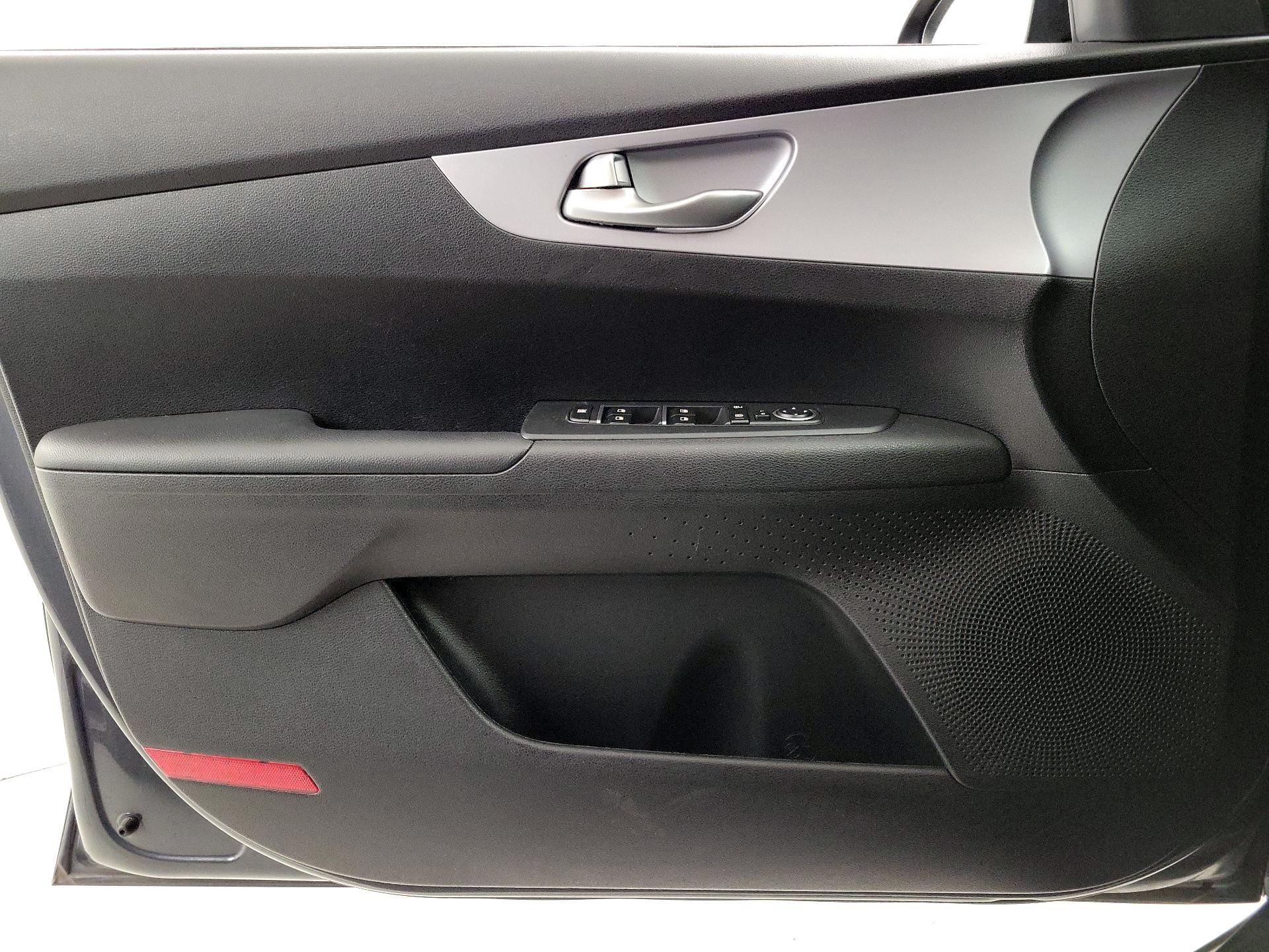 Thumbnail: 2024 Kia Forte - 12