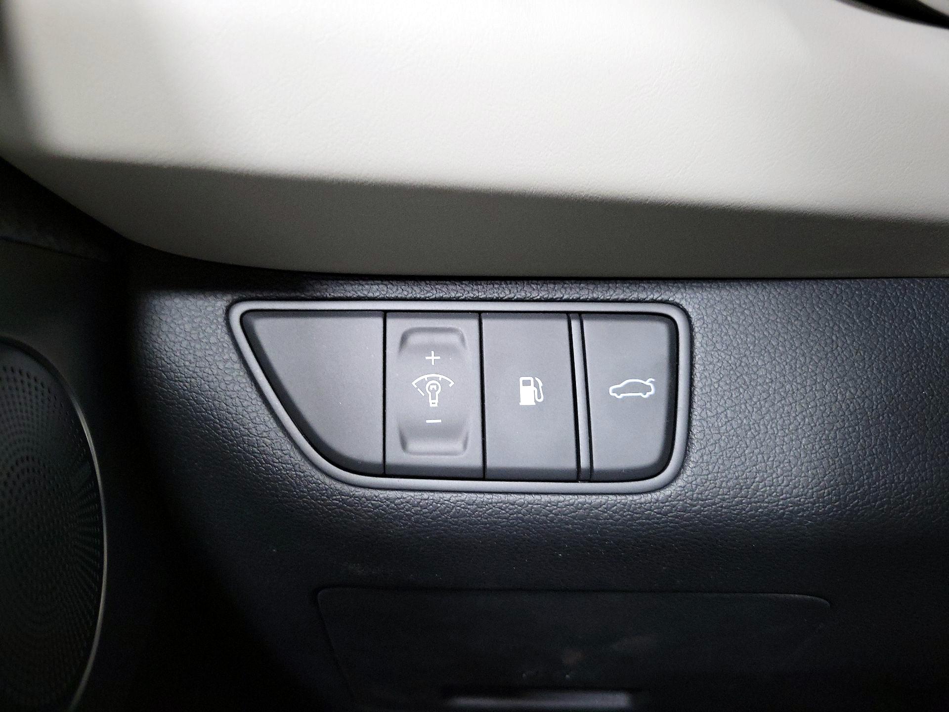 Thumbnail: 2023 Genesis G70 - 13