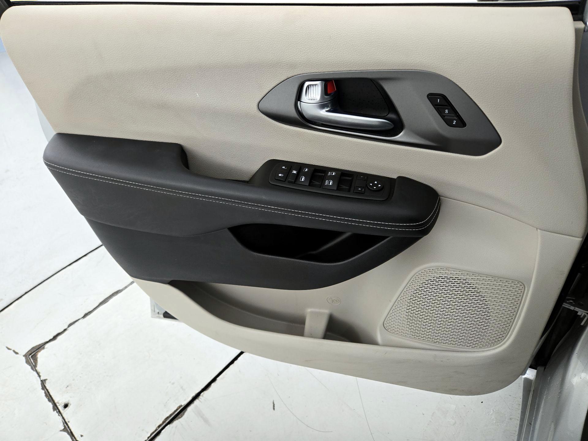 Thumbnail: 2024 Chrysler Pacifica - 12