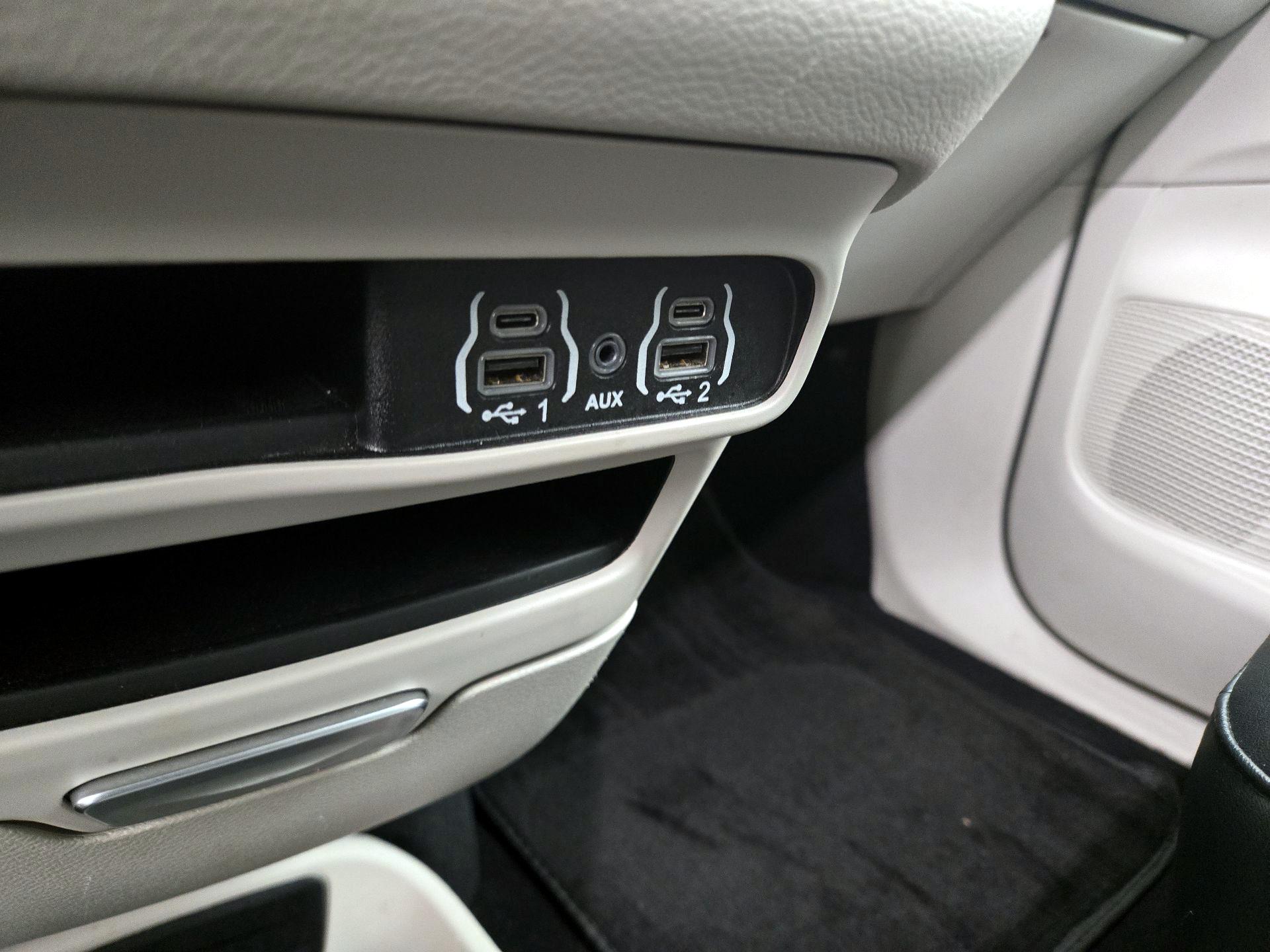 Thumbnail: 2024 Chrysler Pacifica - 18