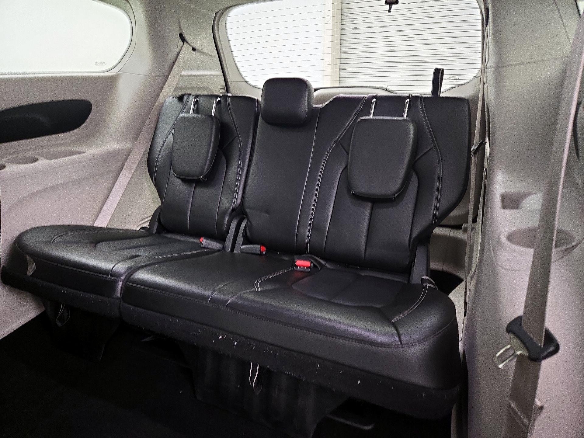 Thumbnail: 2024 Chrysler Pacifica - 20