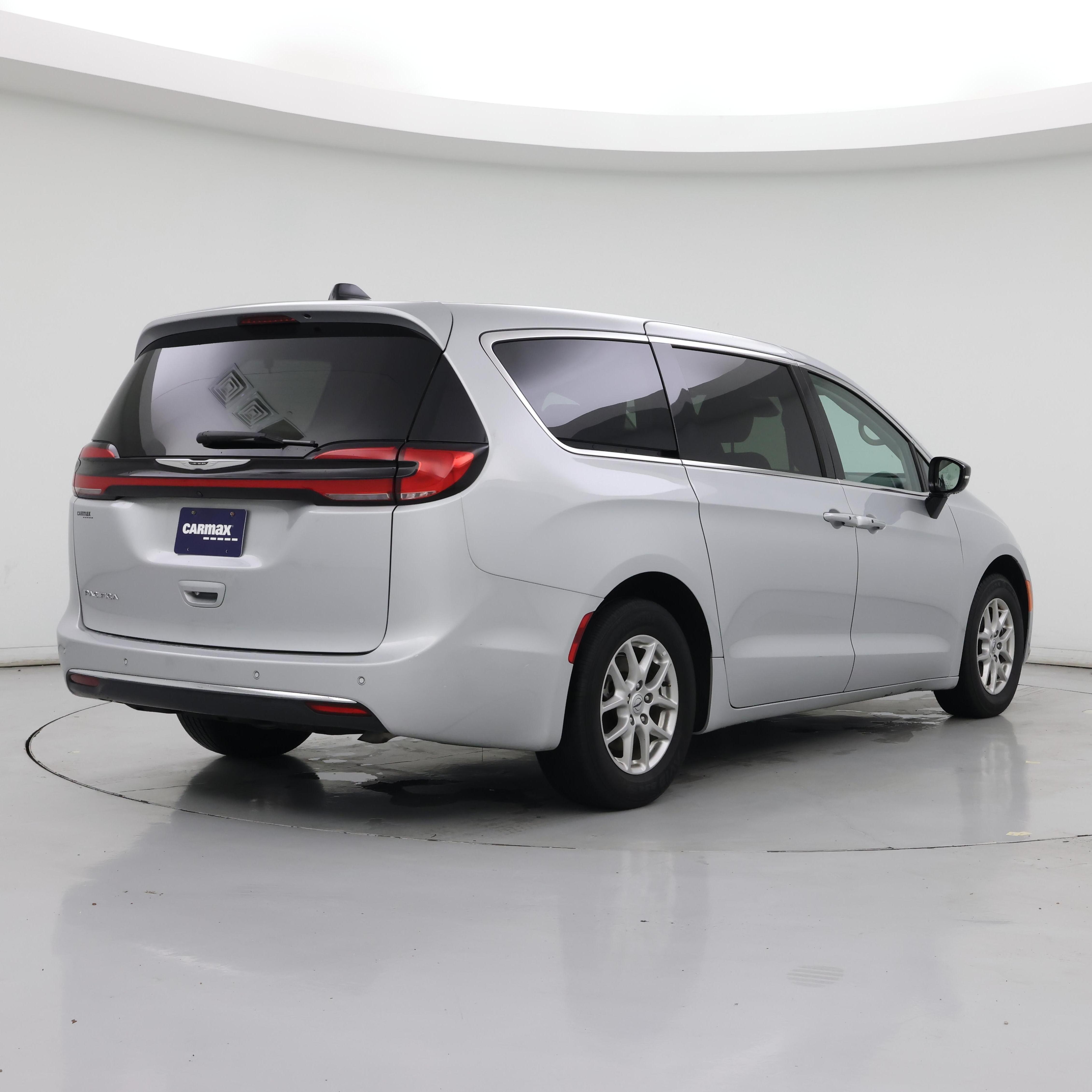 Thumbnail: 2024 Chrysler Pacifica - 8