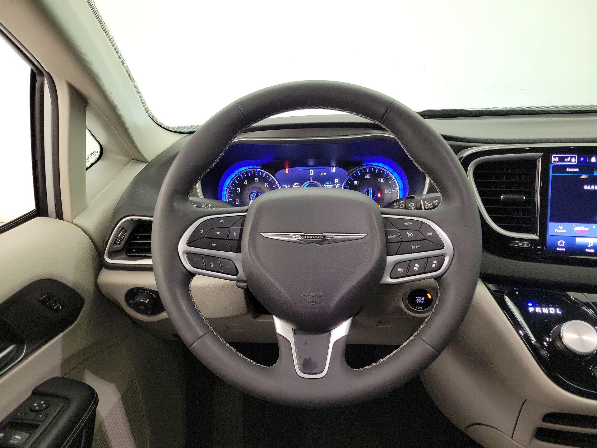 Thumbnail: 2024 Chrysler Pacifica - 10