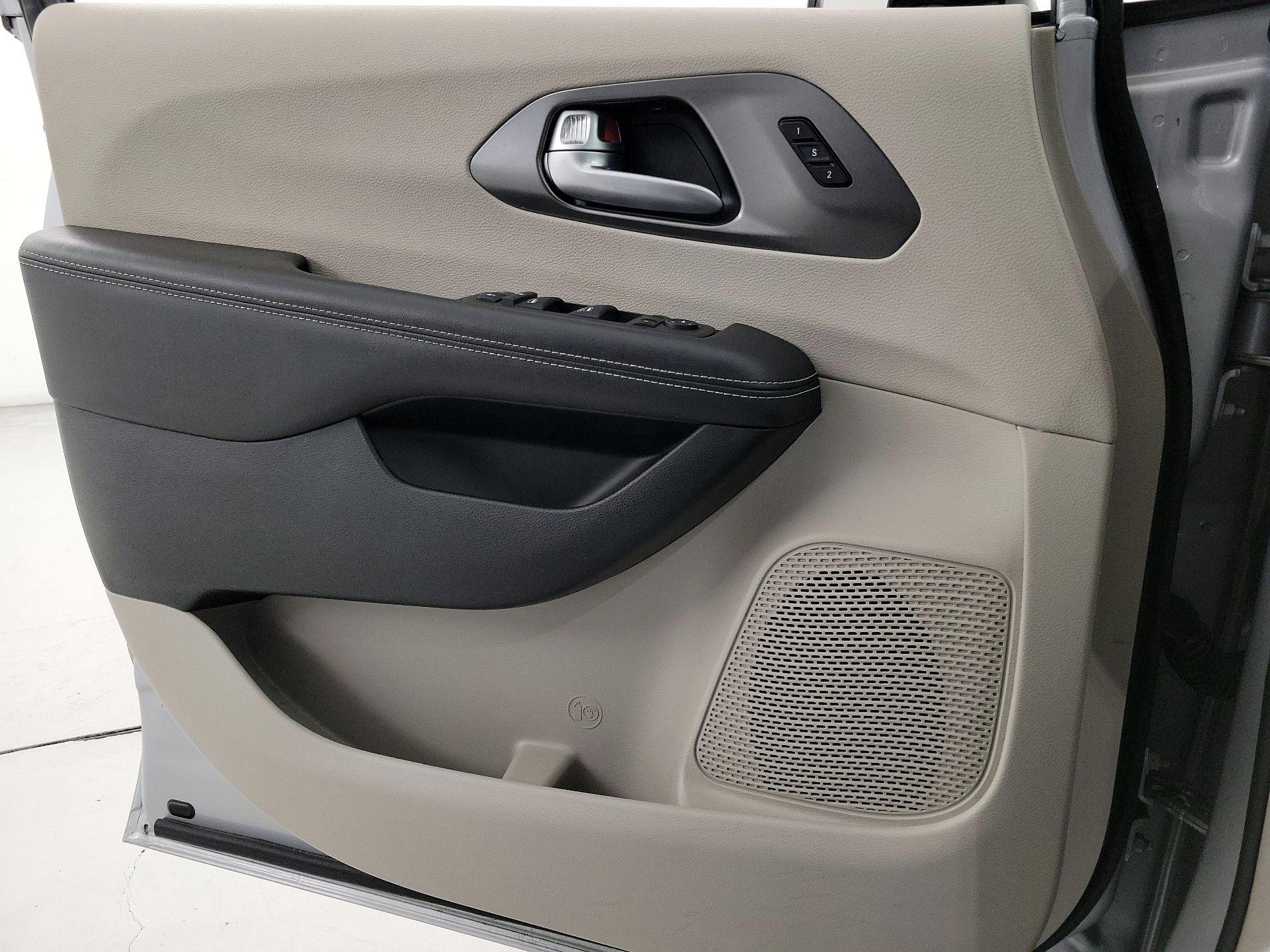 Thumbnail: 2024 Chrysler Pacifica - 12