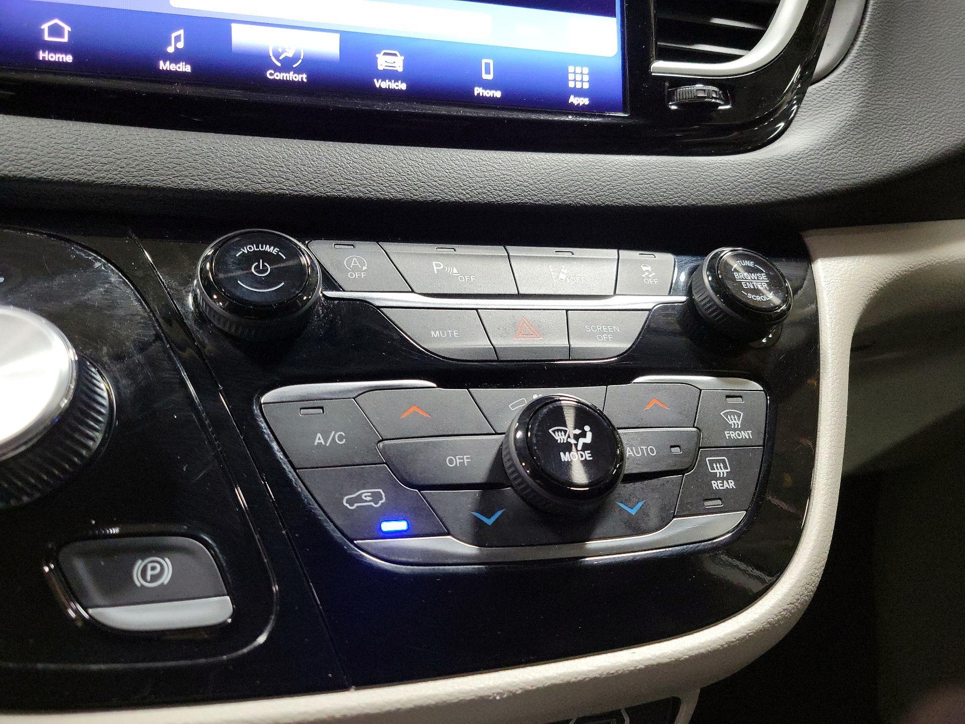 Thumbnail: 2024 Chrysler Pacifica - 16