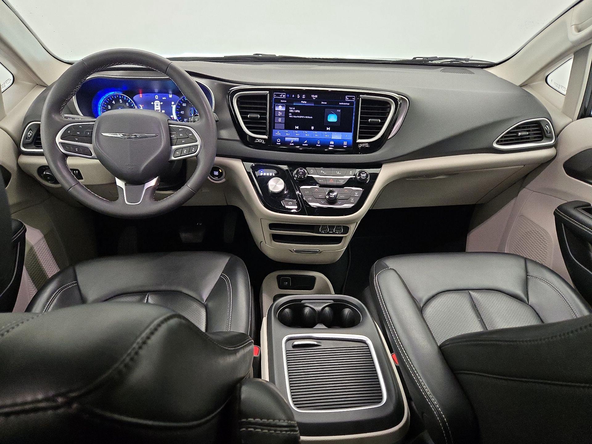 Thumbnail: 2023 Chrysler Pacifica - 9