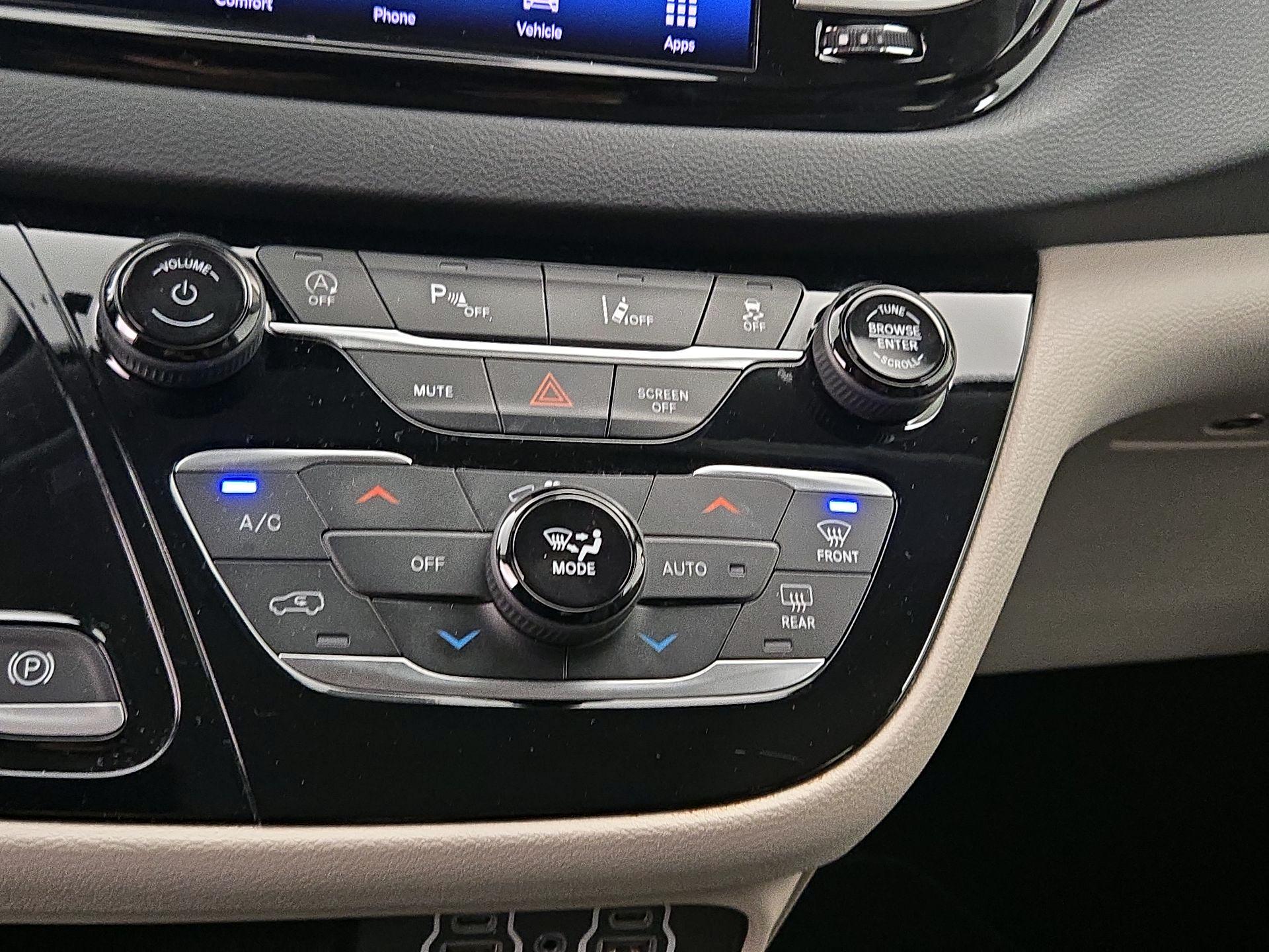 Thumbnail: 2023 Chrysler Pacifica - 16