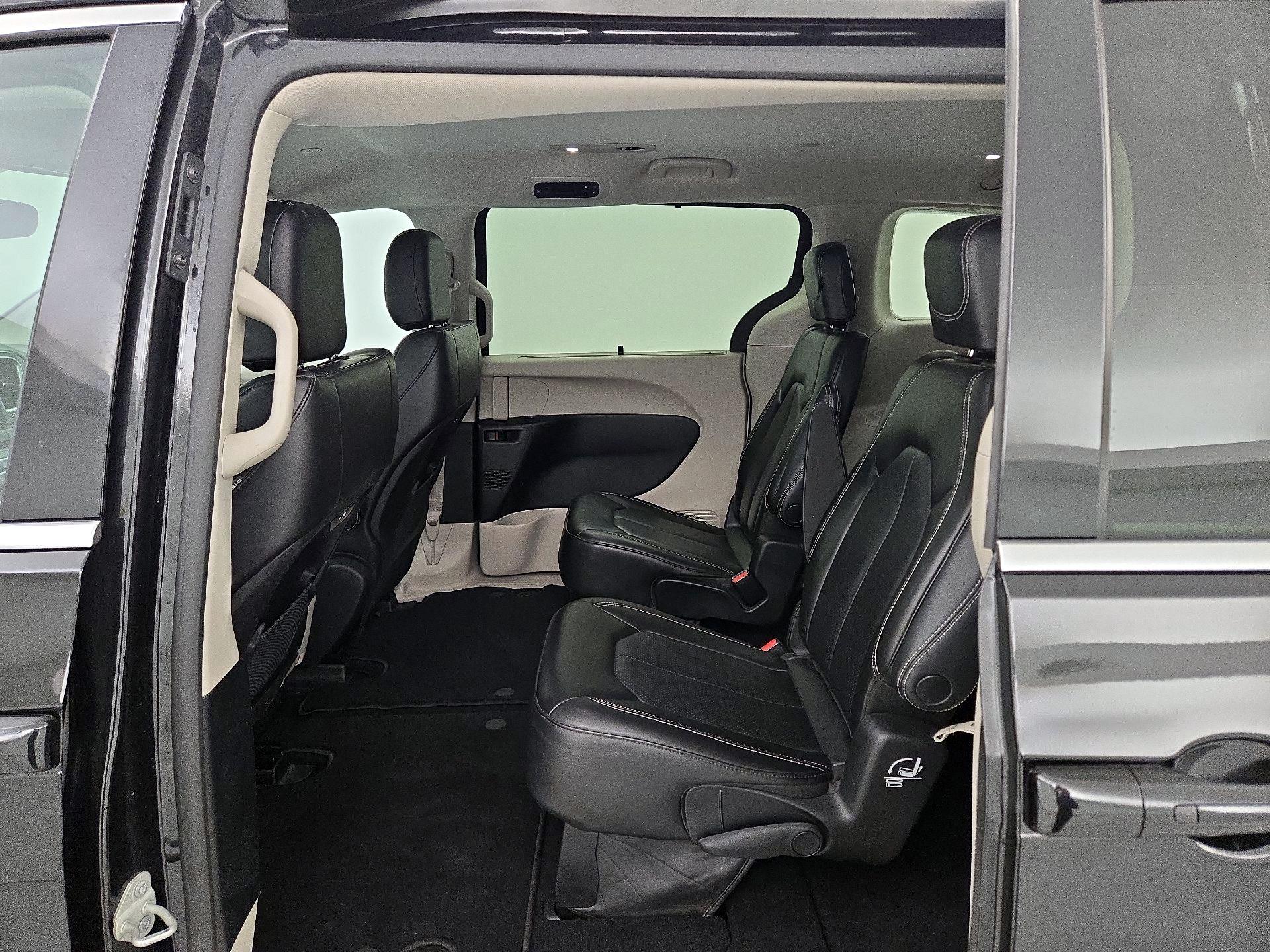 Thumbnail: 2023 Chrysler Pacifica - 19