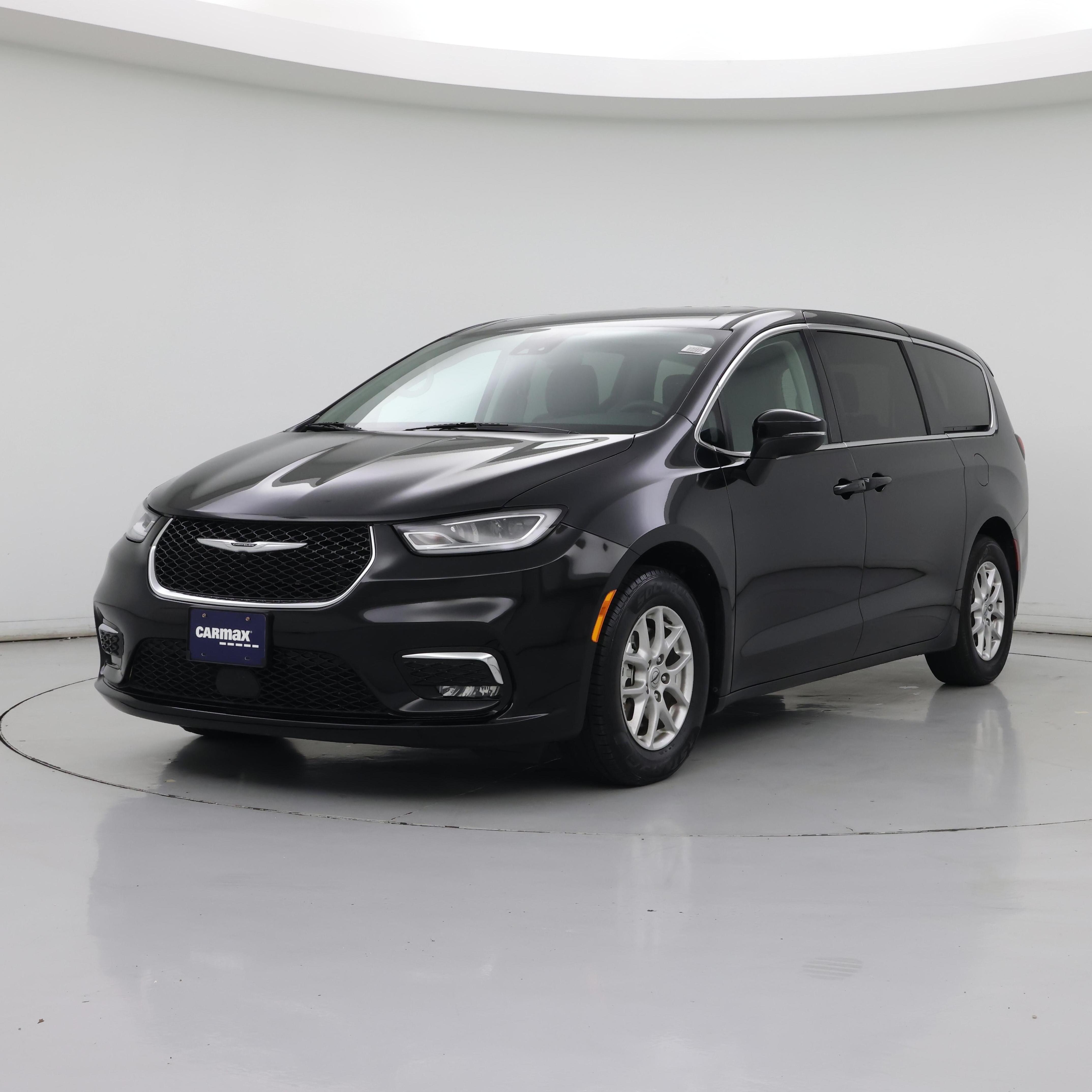 Thumbnail: 2023 Chrysler Pacifica - 4