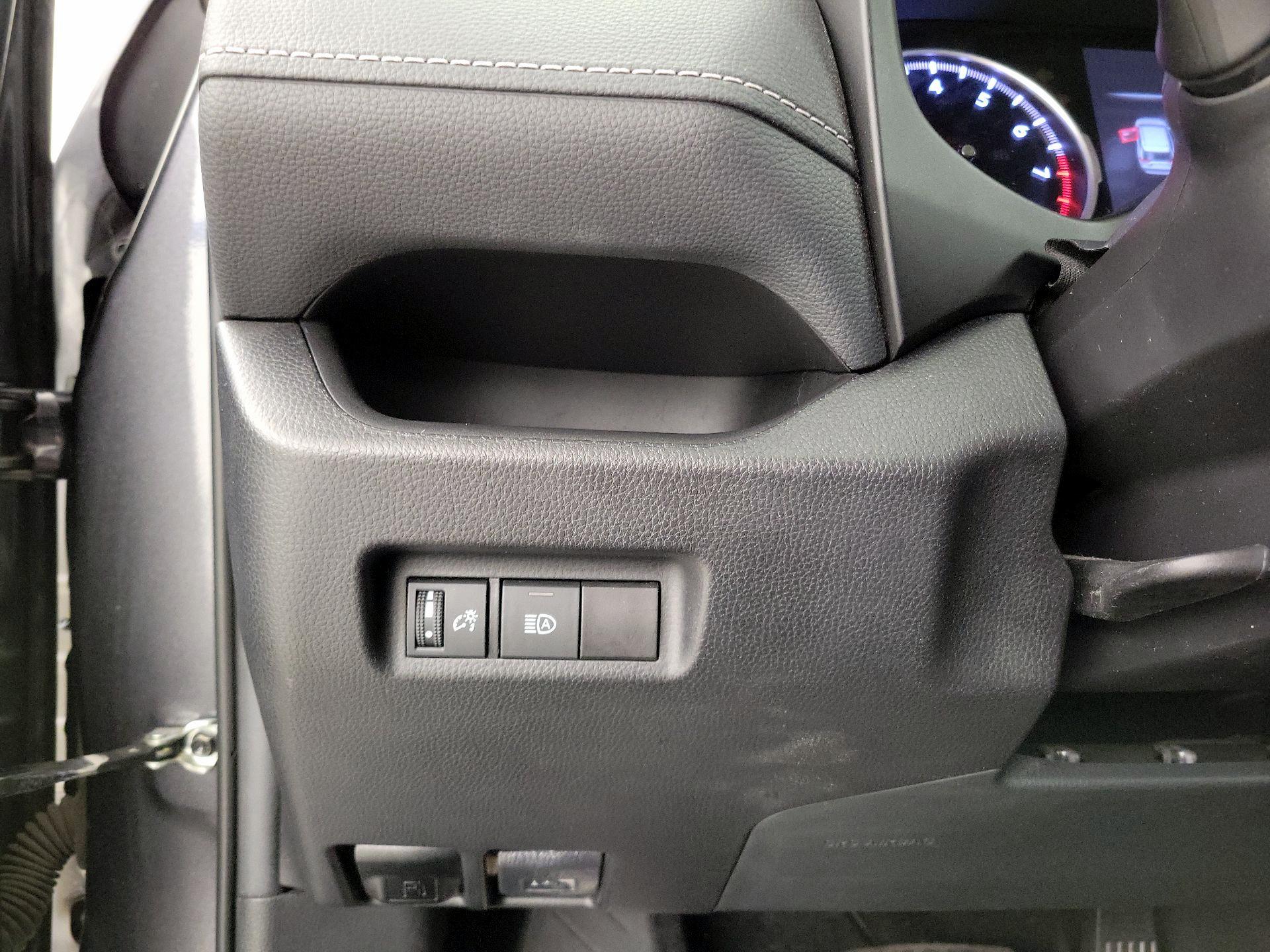 Thumbnail: 2021 Toyota RAV4 - 13