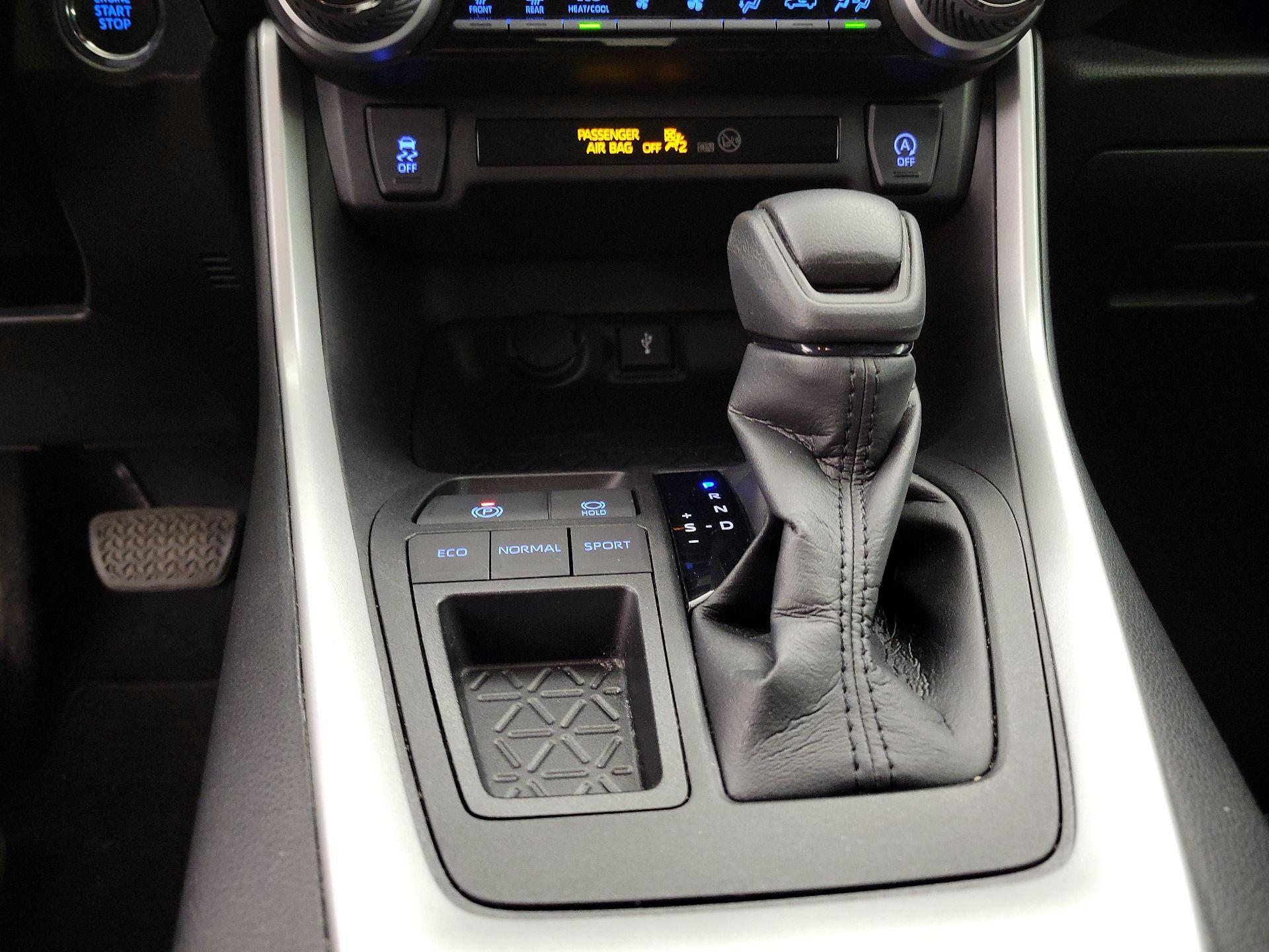 Thumbnail: 2021 Toyota RAV4 - 17