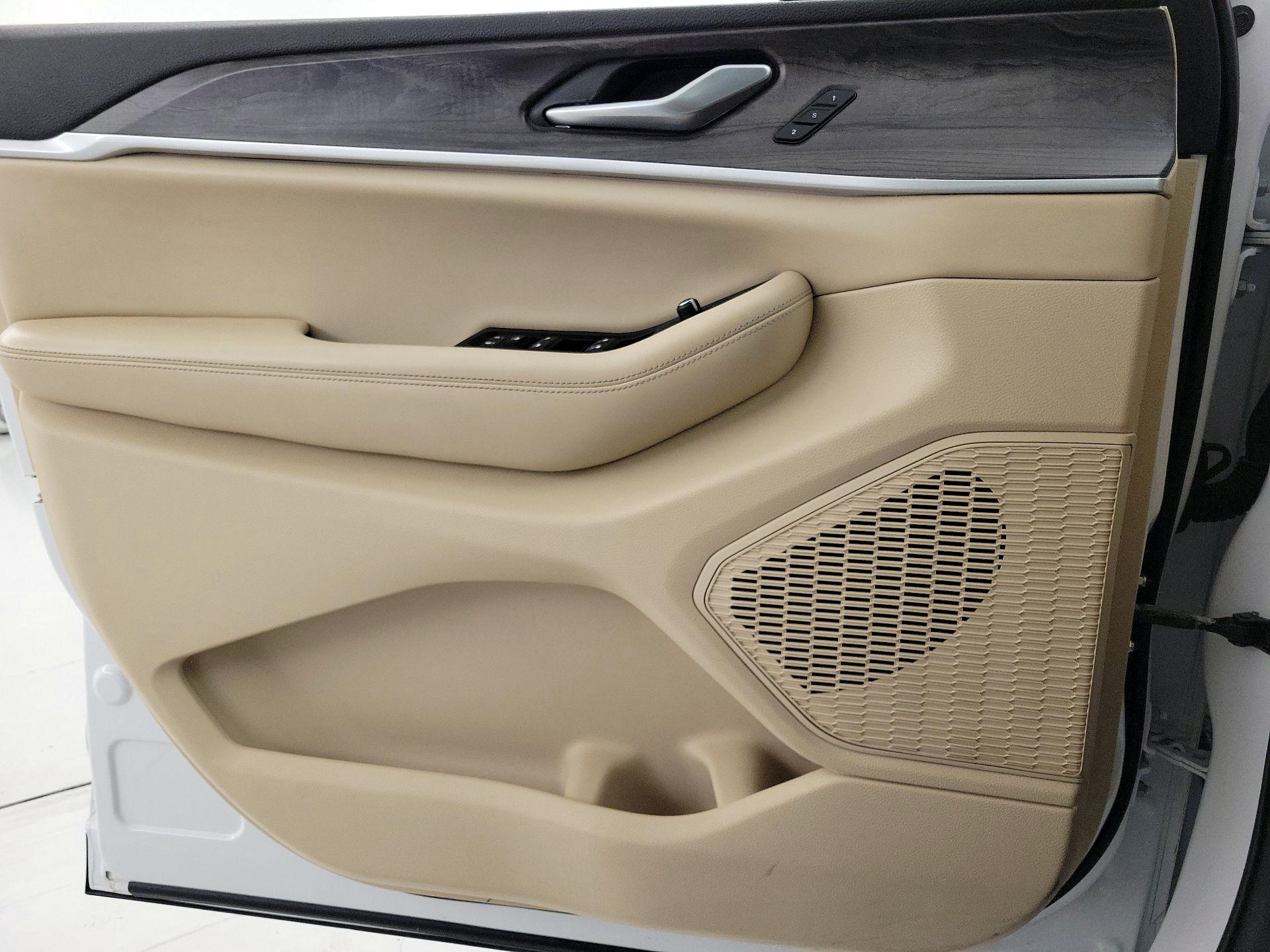 Thumbnail: 2023 Jeep Grand Cherokee - 12