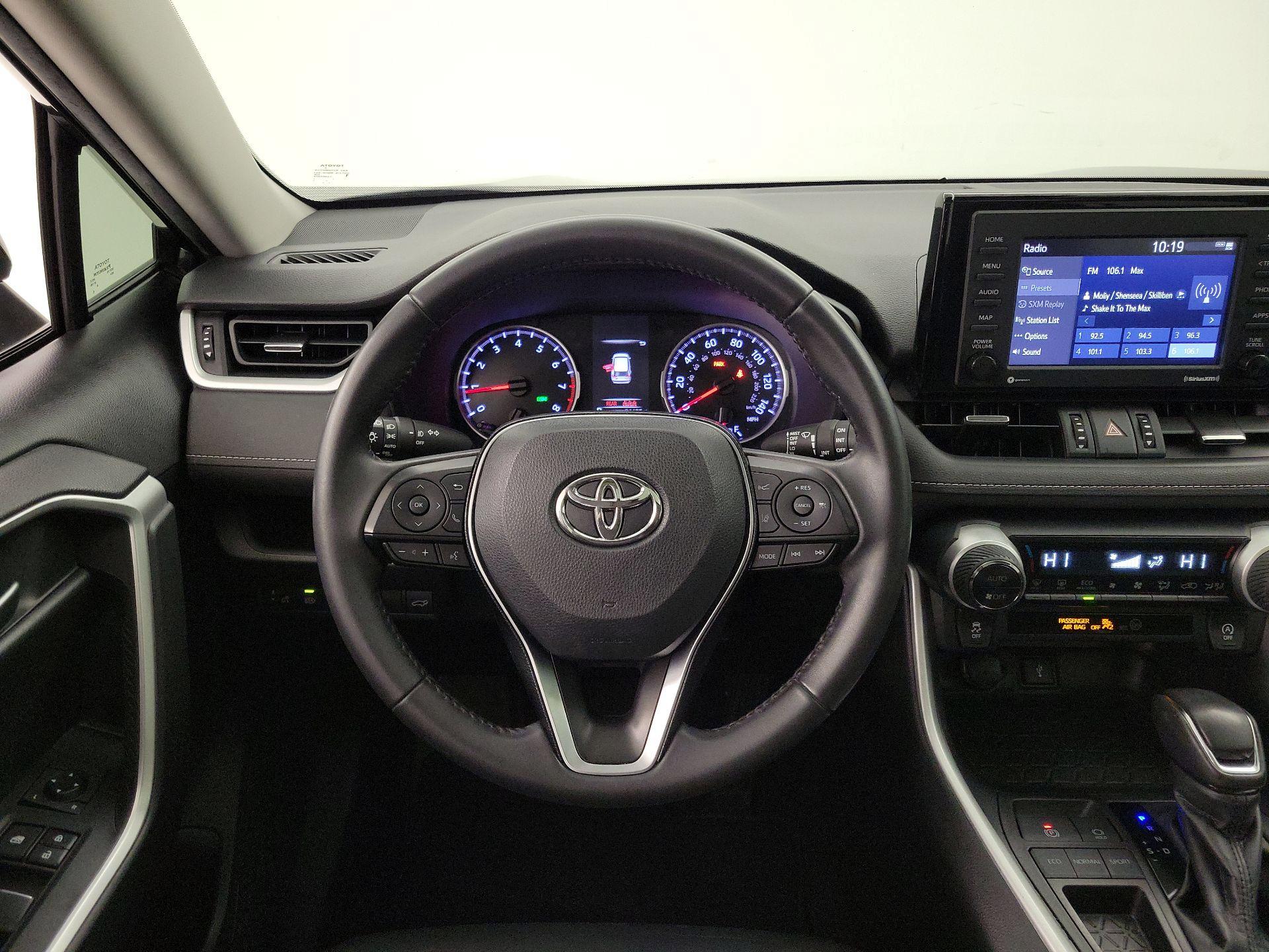 Thumbnail: 2020 Toyota RAV4 - 10