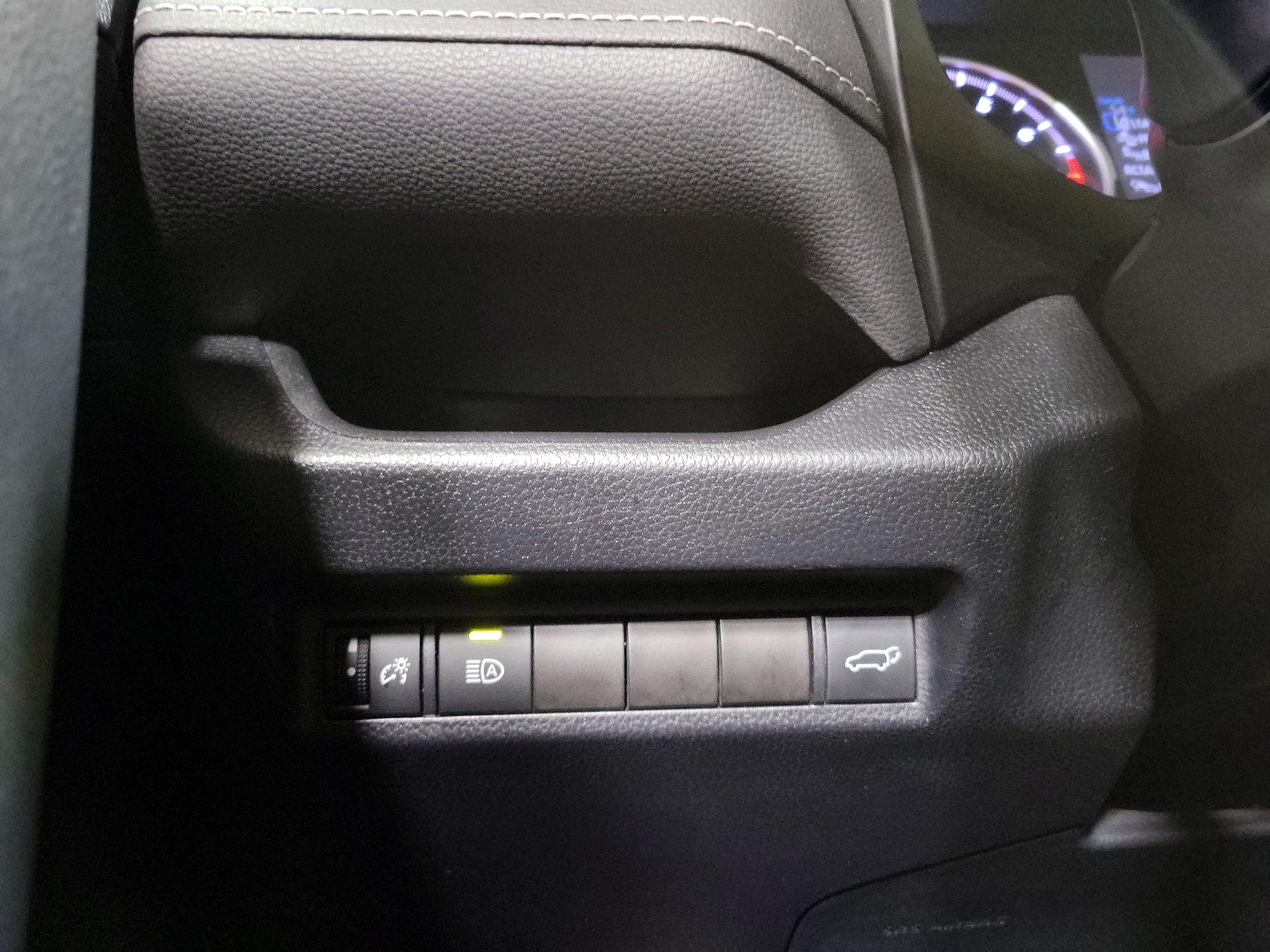 Thumbnail: 2020 Toyota RAV4 - 13